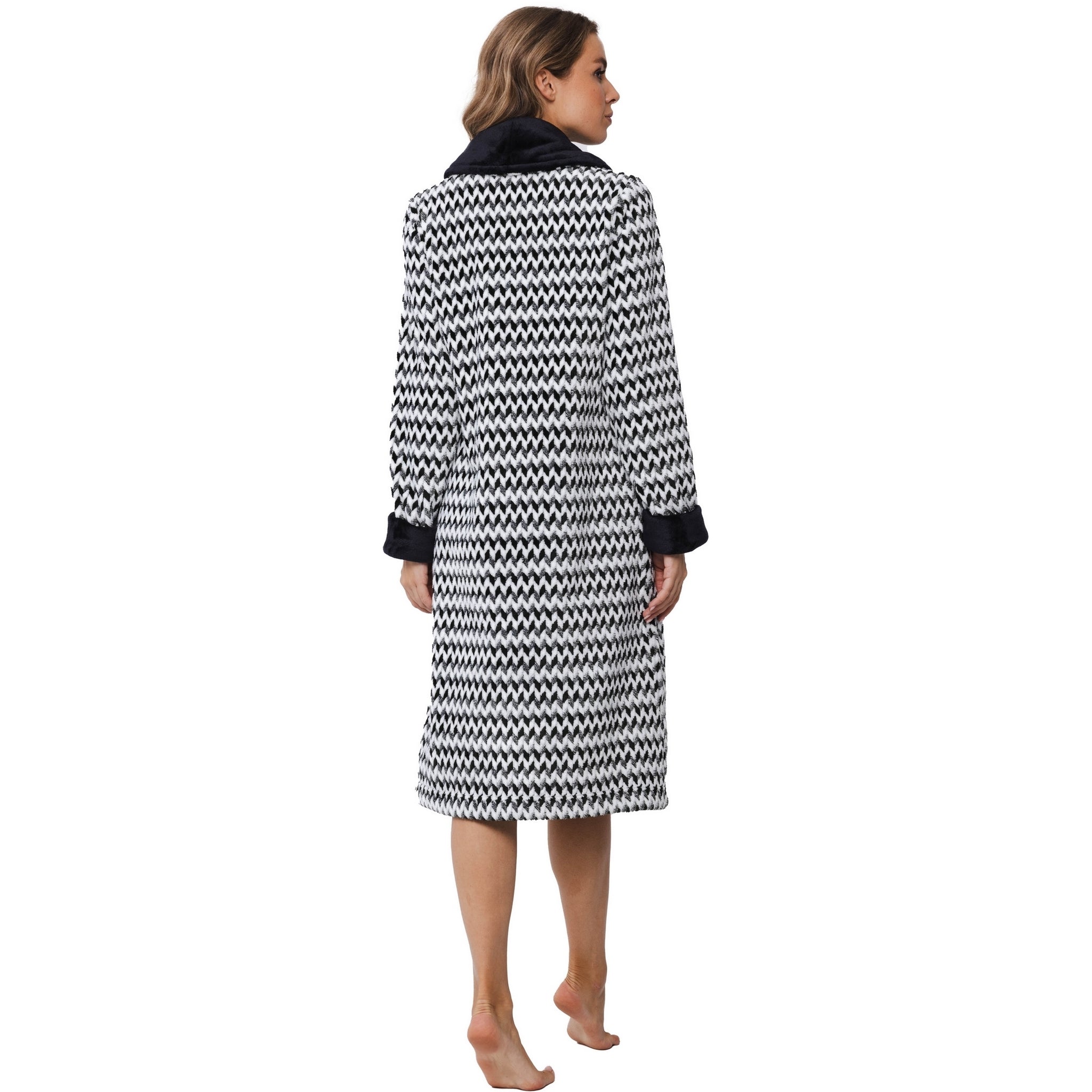 pastunette-premium-morgenmantel-schwarz-fleece-knopf image 3