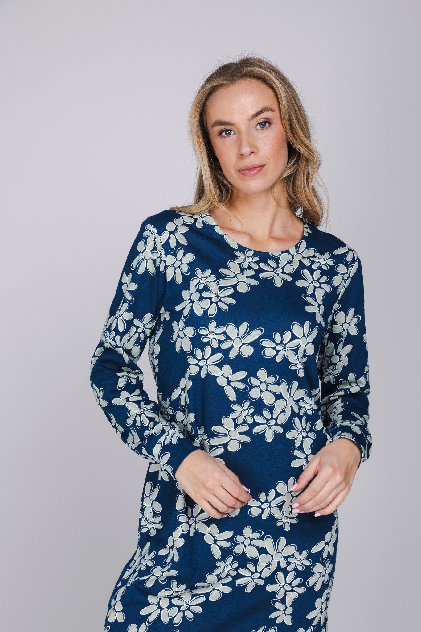 pastunette-nordic-bloom-nachthemd-blau-bio-baumwolle image 4