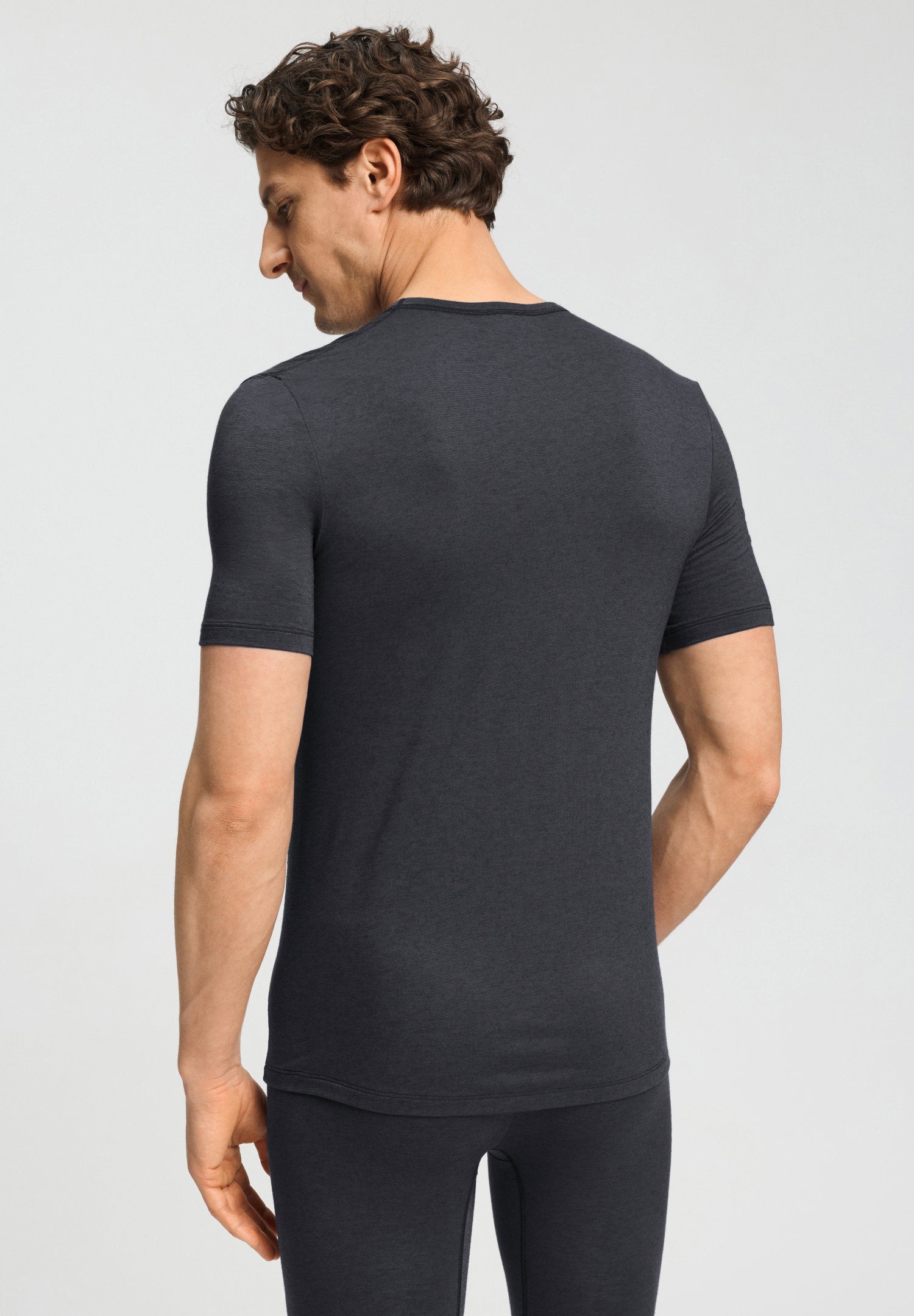 hanro-natural-function-smart-function-t-shirt-charcoal-art-merino image 4