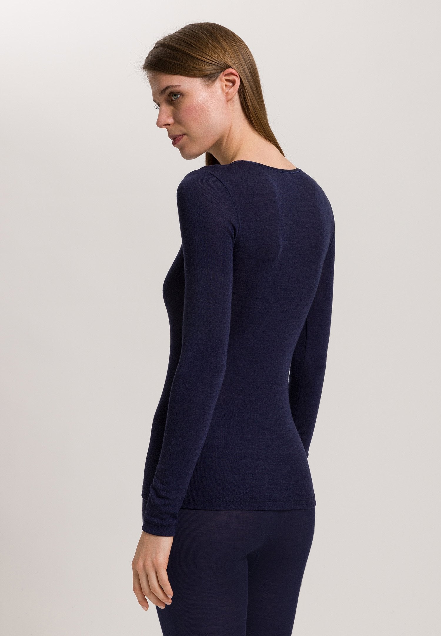 hanro-woolen-silk-l-slv-shirt-071418-langarmshirt-nachtblau-wolle-seide image 4