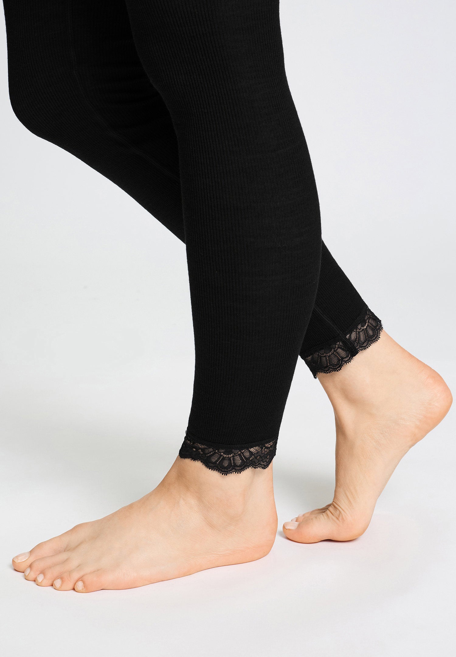 hanro-woolen-lace-leggings-schwarz-wolle-seide-spitze image 6