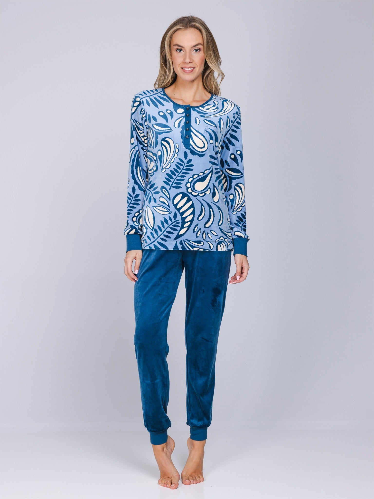pastunette-soft-paisley-pyjama-blau-velours-fleece-langarm image 2