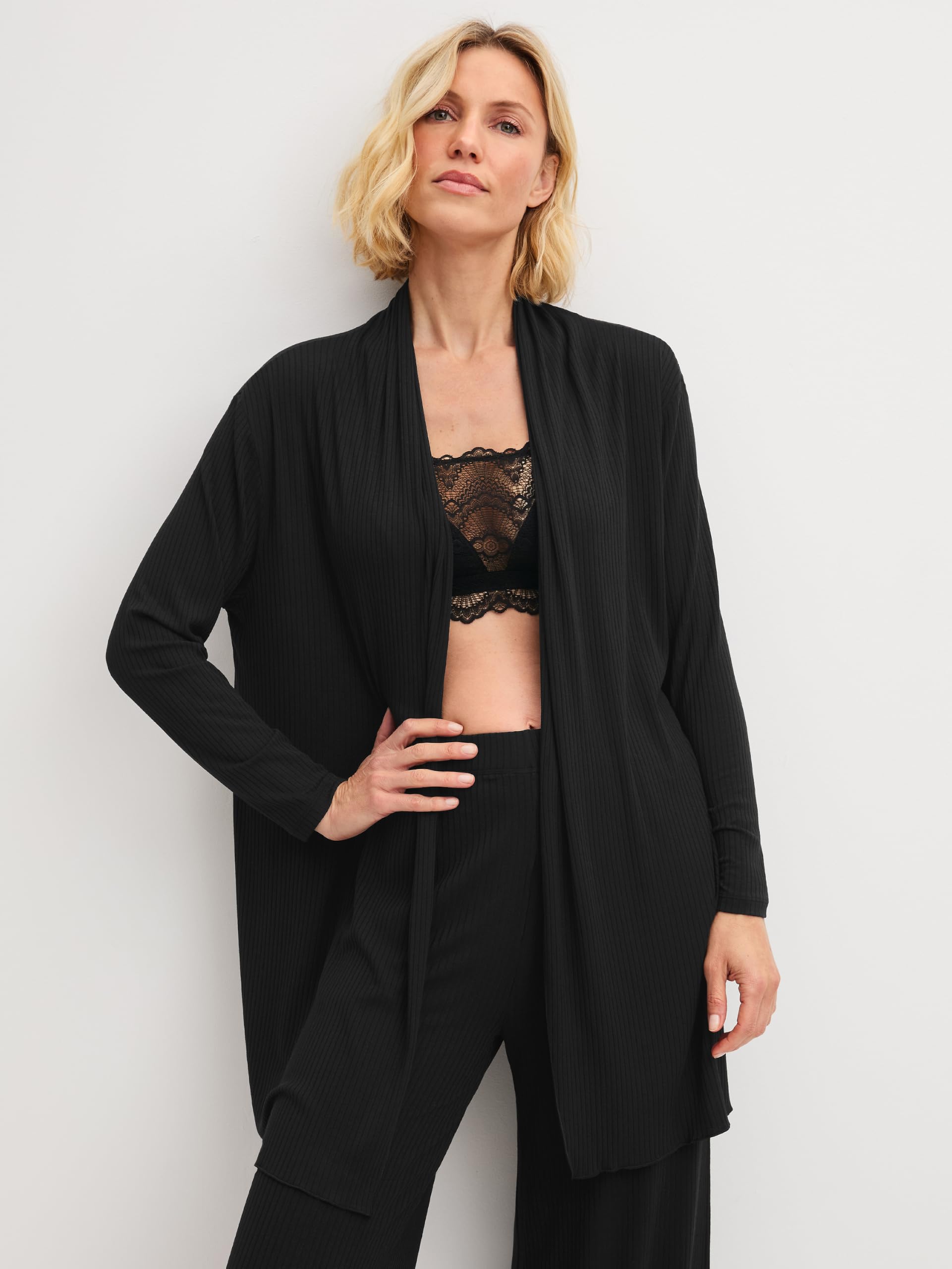 calida-favourites-lounge-feminine-jacket-schwarz-38-40 image 3
