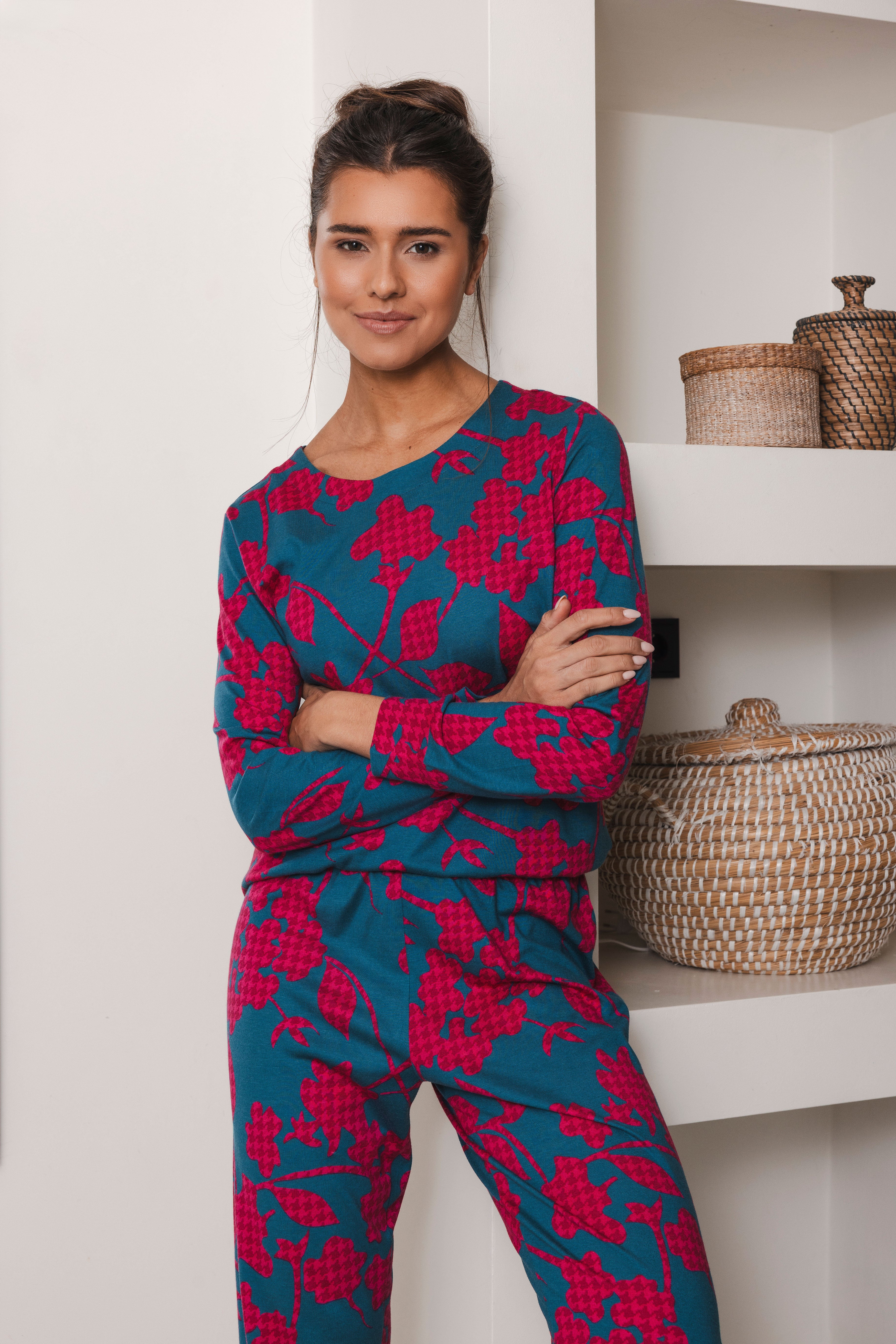 pastunette-sangria-nights-pyjama-gr-n-blumenprint-modal image 5
