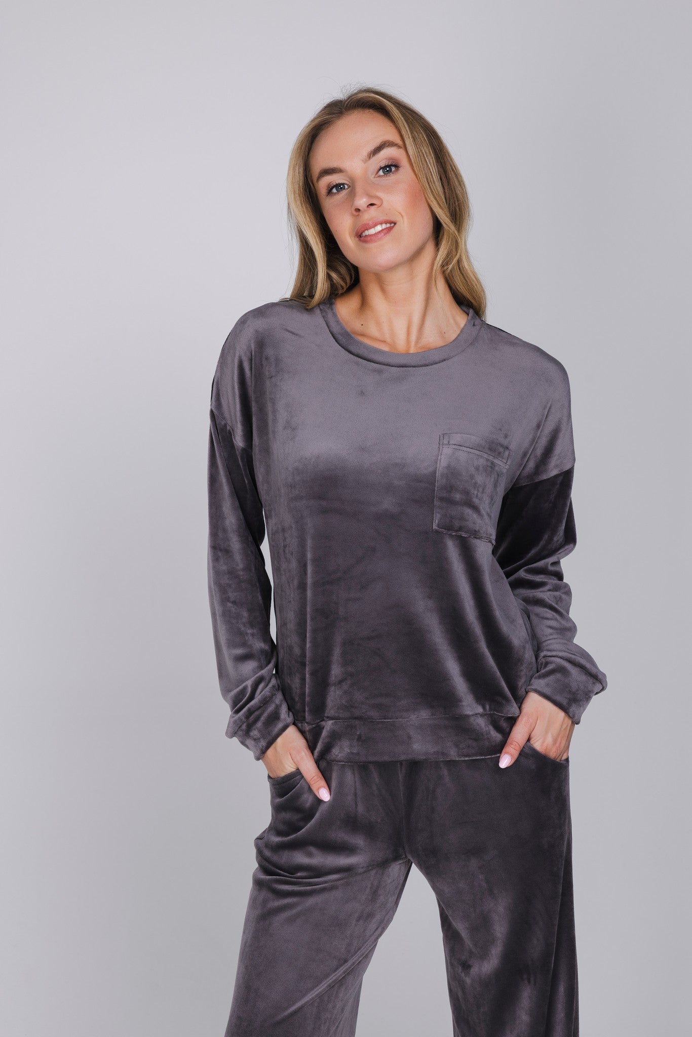 pastunette-myrebelle-grey-harmony-velours-hausanzug-grau-recycelt image 7