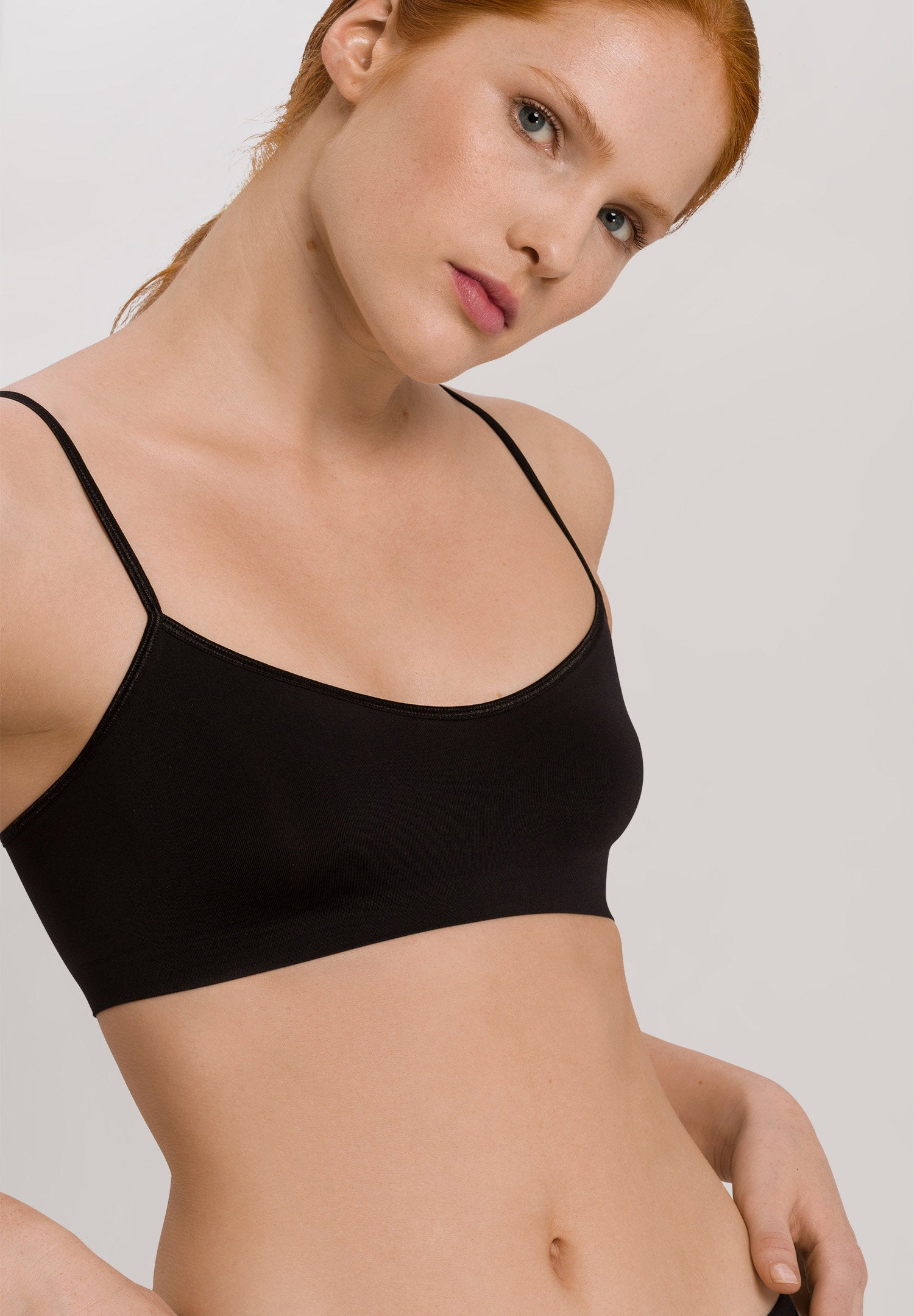 hanro-touch-feeling-crop-top-schwarz-microfaser-bustier image 6