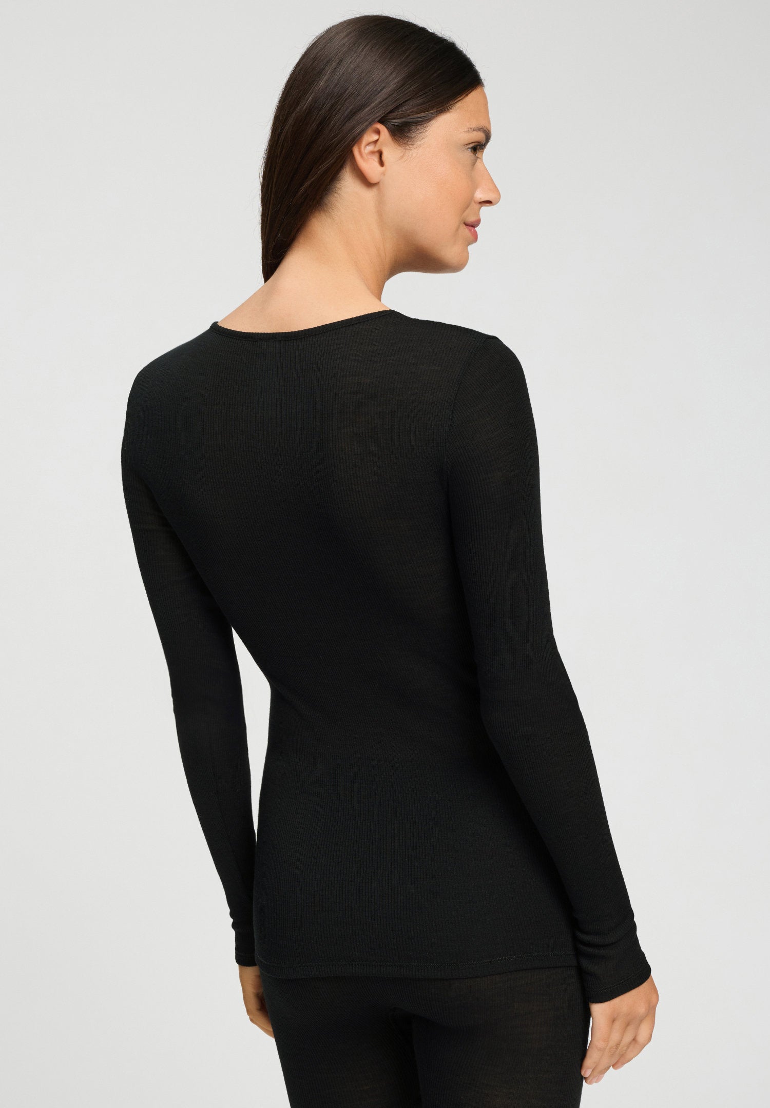 hanro-woolen-lace-070768-langarm-shirt-damen-schwarz-spitze image 4