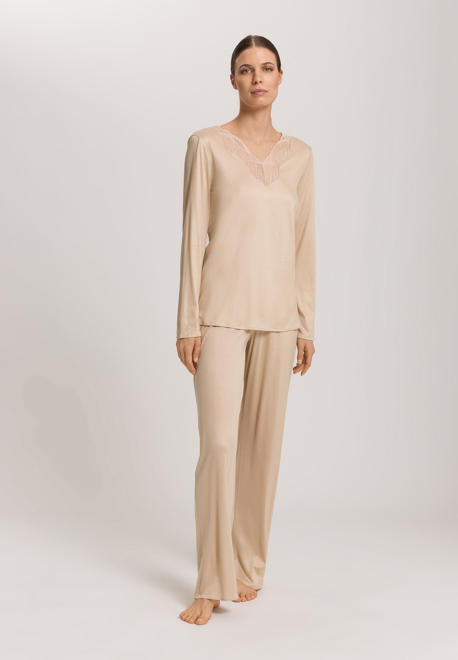 hanro-lilith-pyjama-langarm-coffee-quartz-modal-spitze image 2