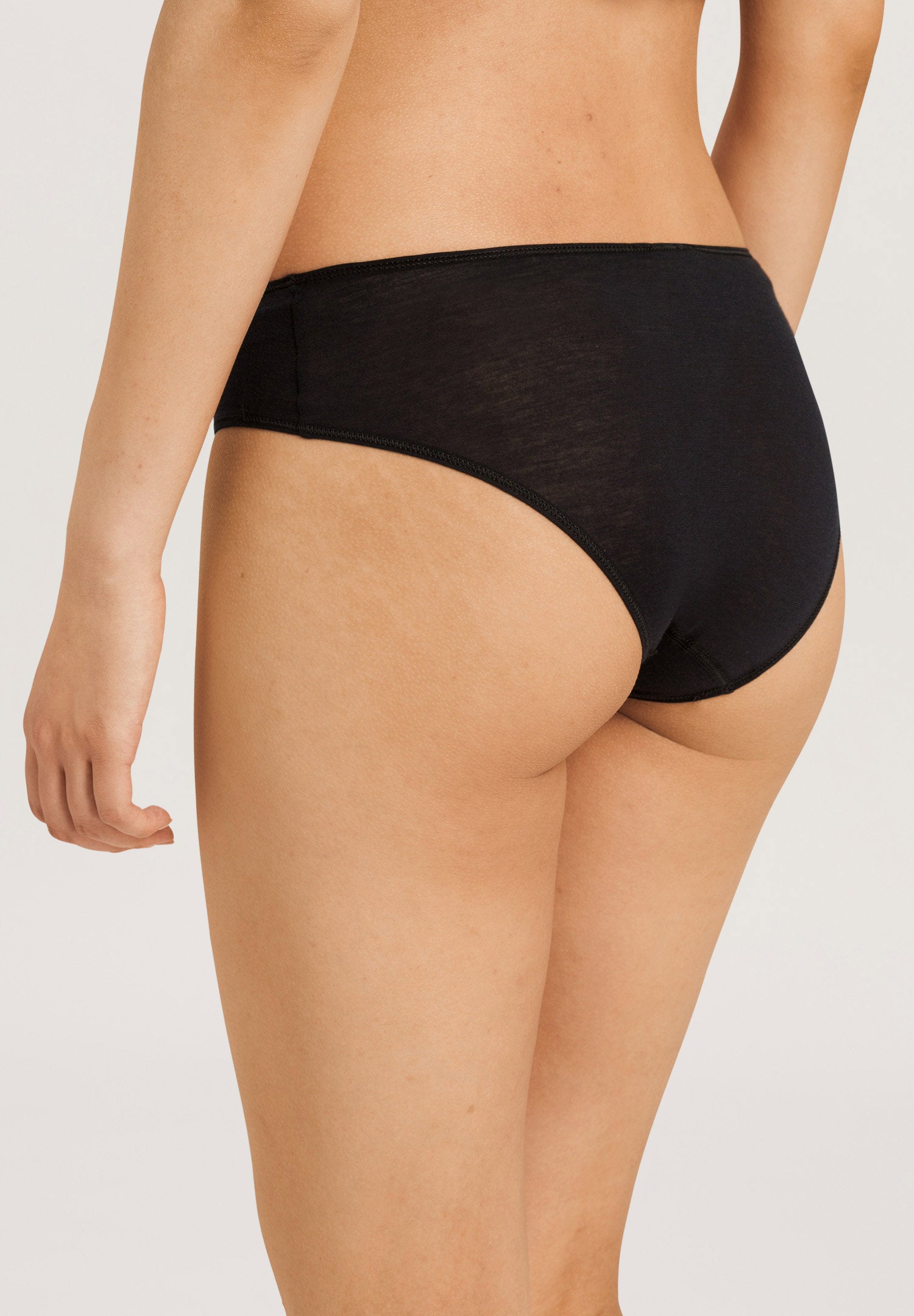 hanro-ultralight-midi-briefs-damenslip-schwarz-baumwolle image 4