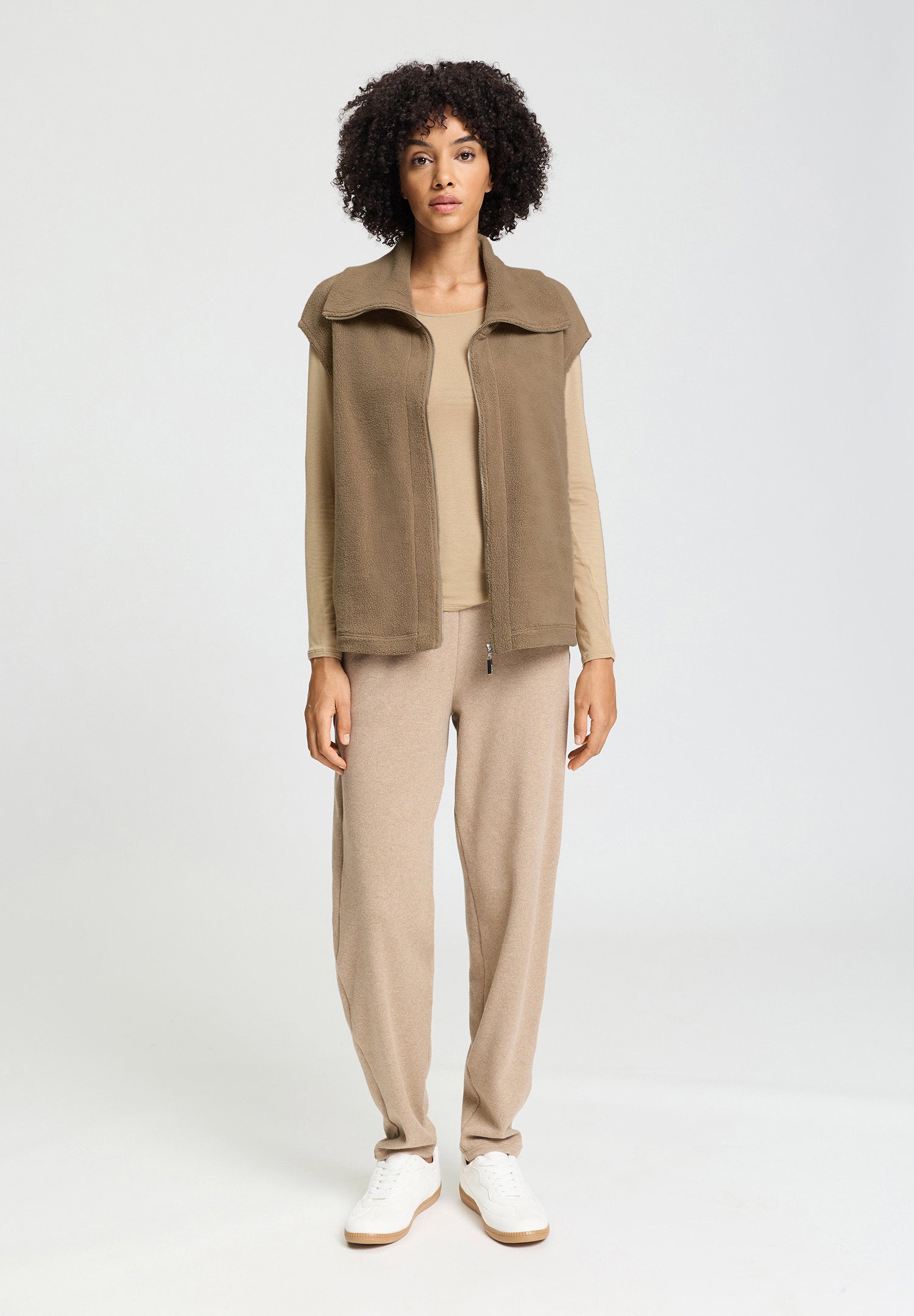 hanro-easy-wear-weste-damen-suede-camel-teddyfleece image 5