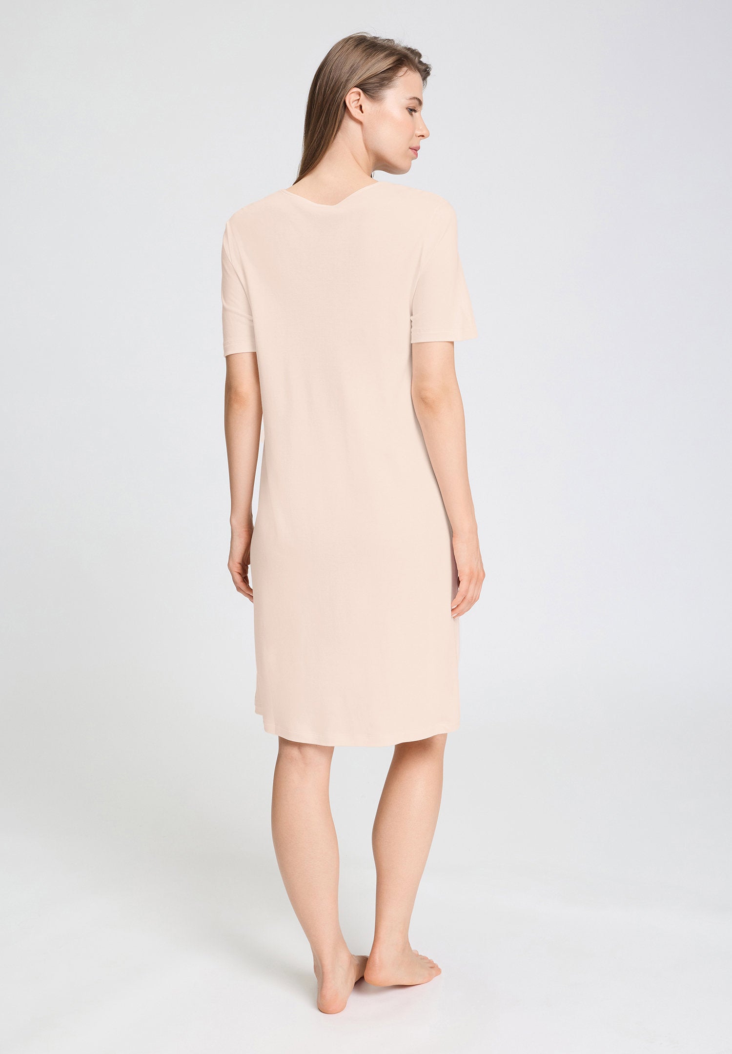 hanro-tyra-nachthemd-creamy-glass-kurzarm-modal image 4