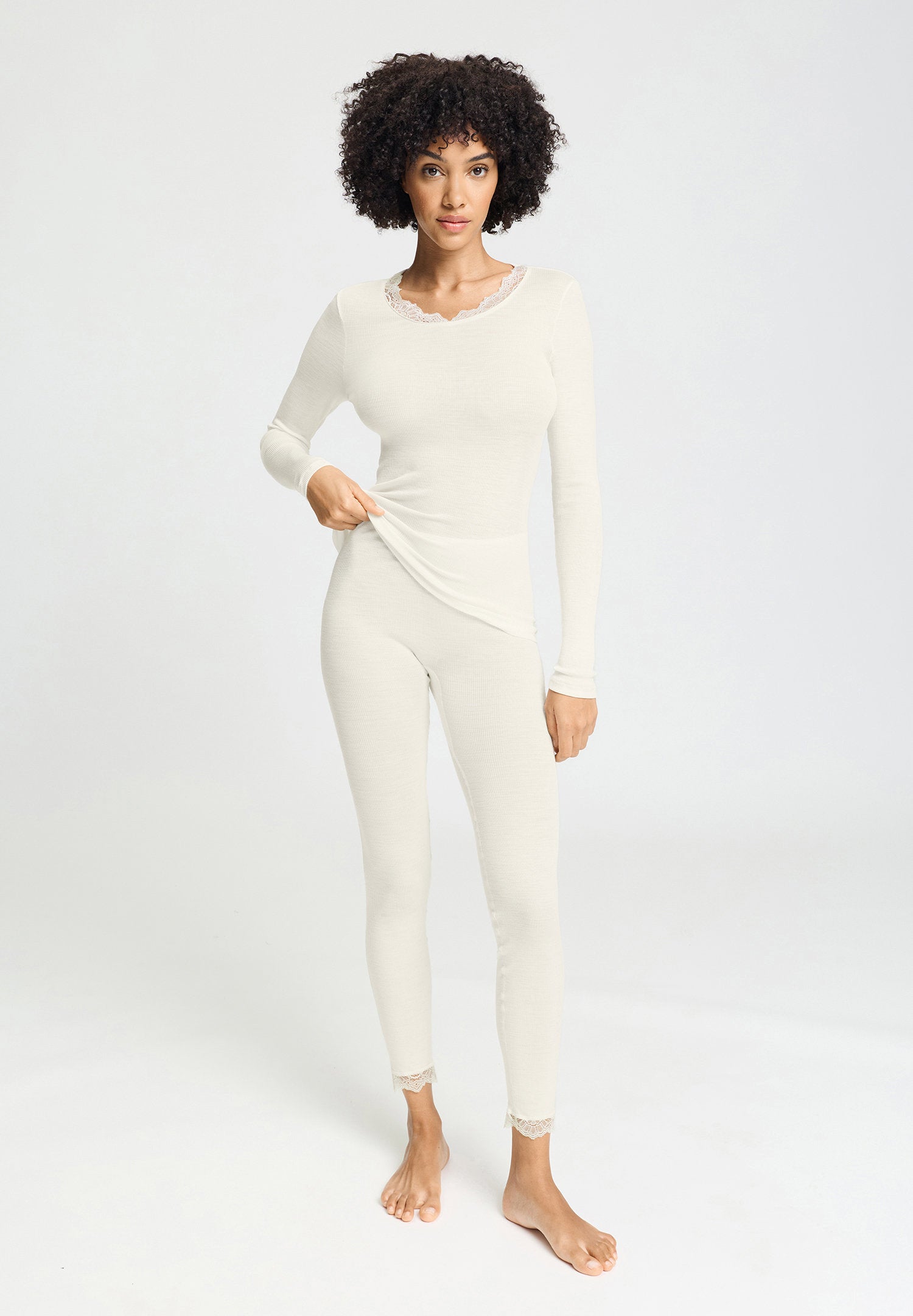 hanro-woolen-lace-langarmshirt-misty-white-damen-merinowolle image 5