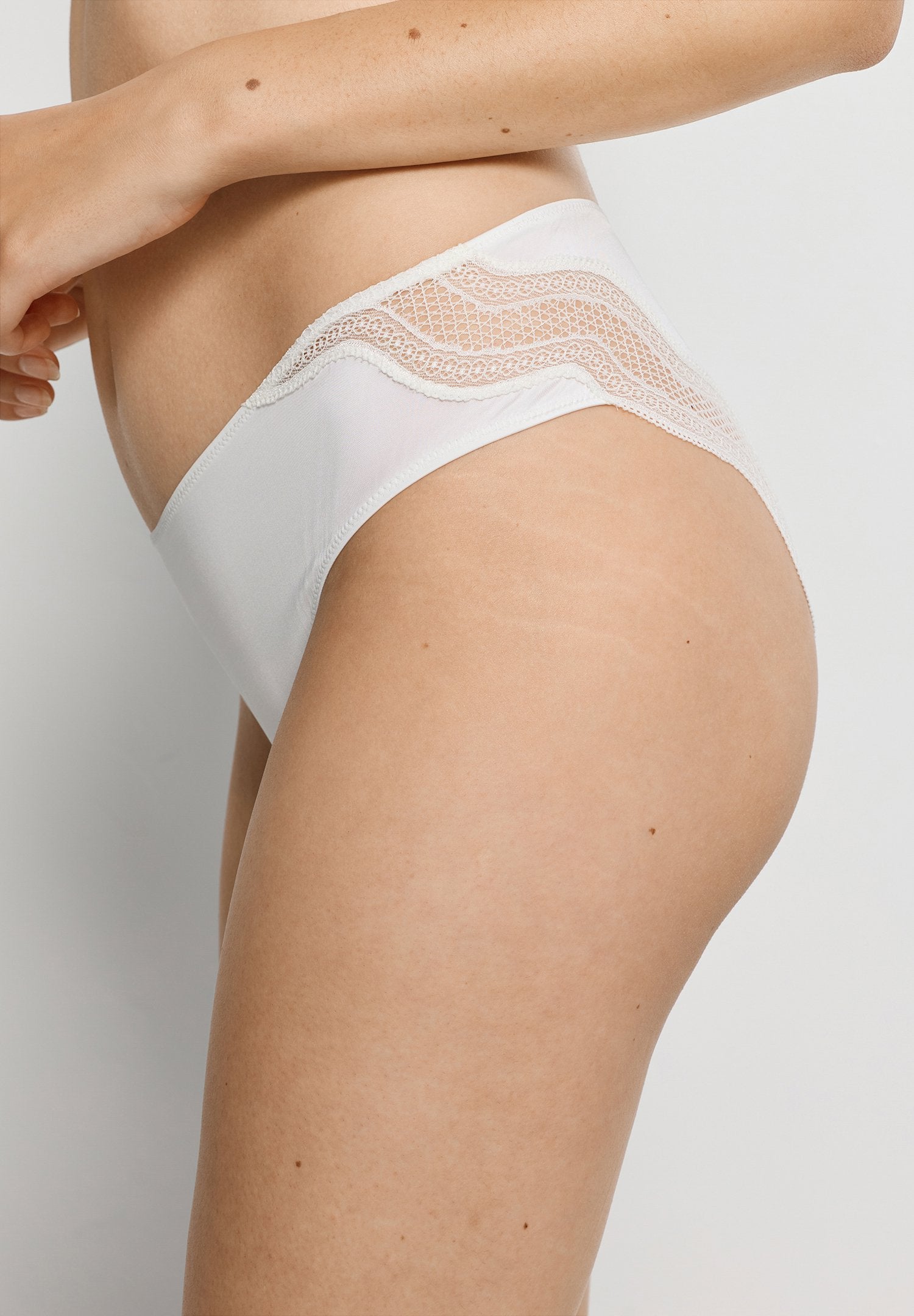 hanro-cira-midi-briefs-slip-off-white-spitze image 6