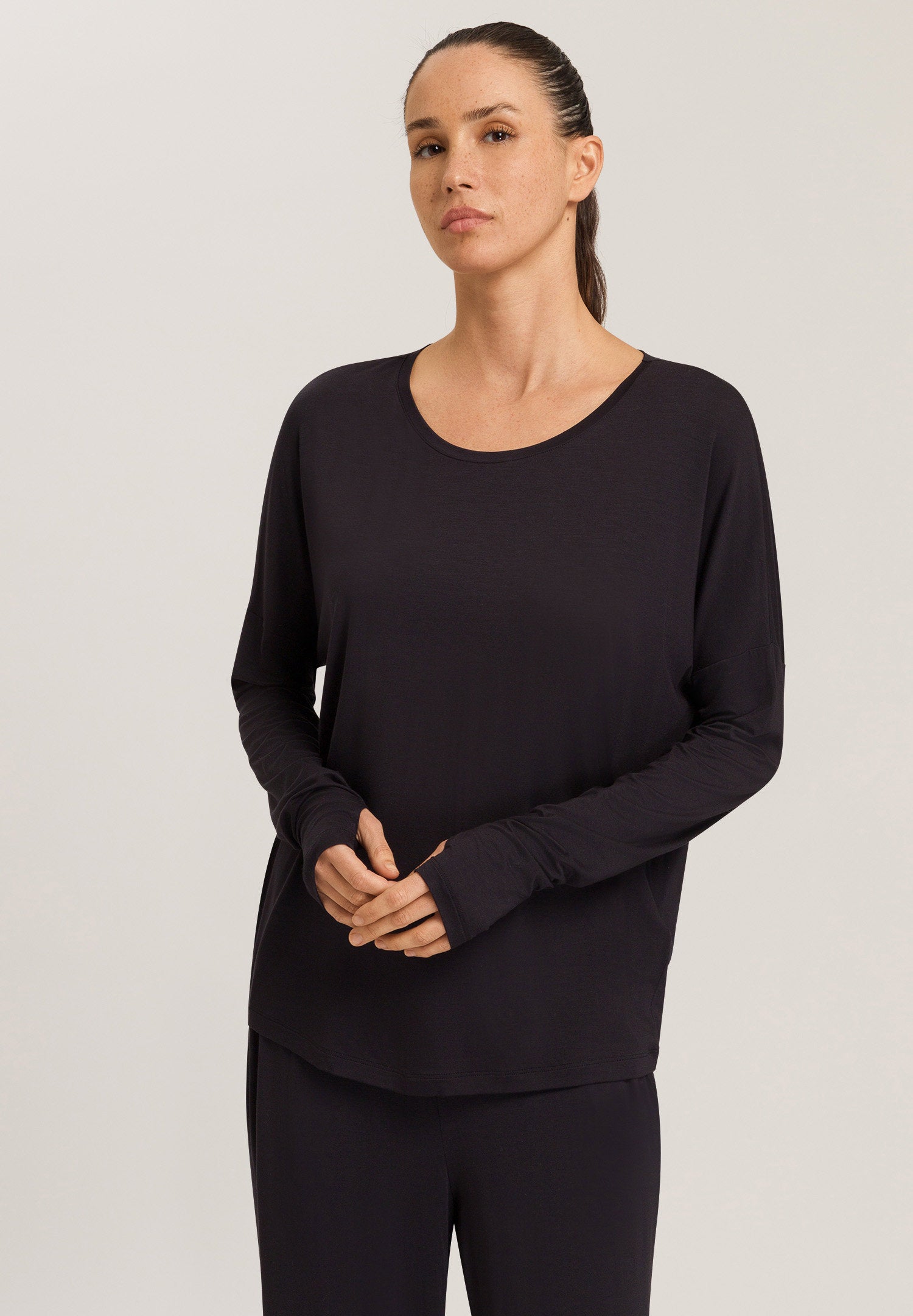 hanro-yoga-l-slv-shirt-langarmshirt-black-beauty-tencel image 2