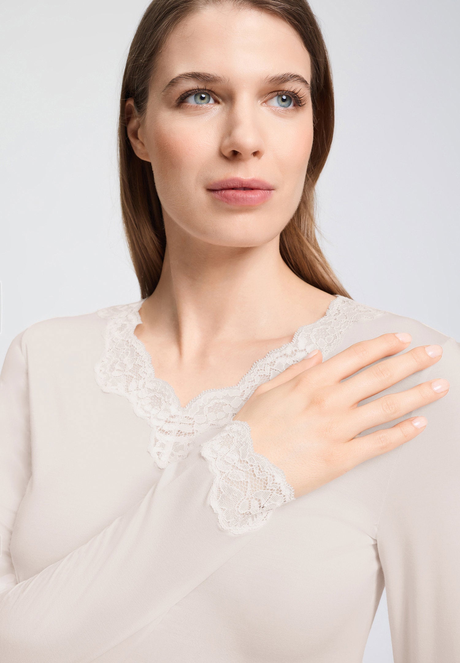 hanro-dana-071841-langarmshirt-moonlight-spitze-modal image 6