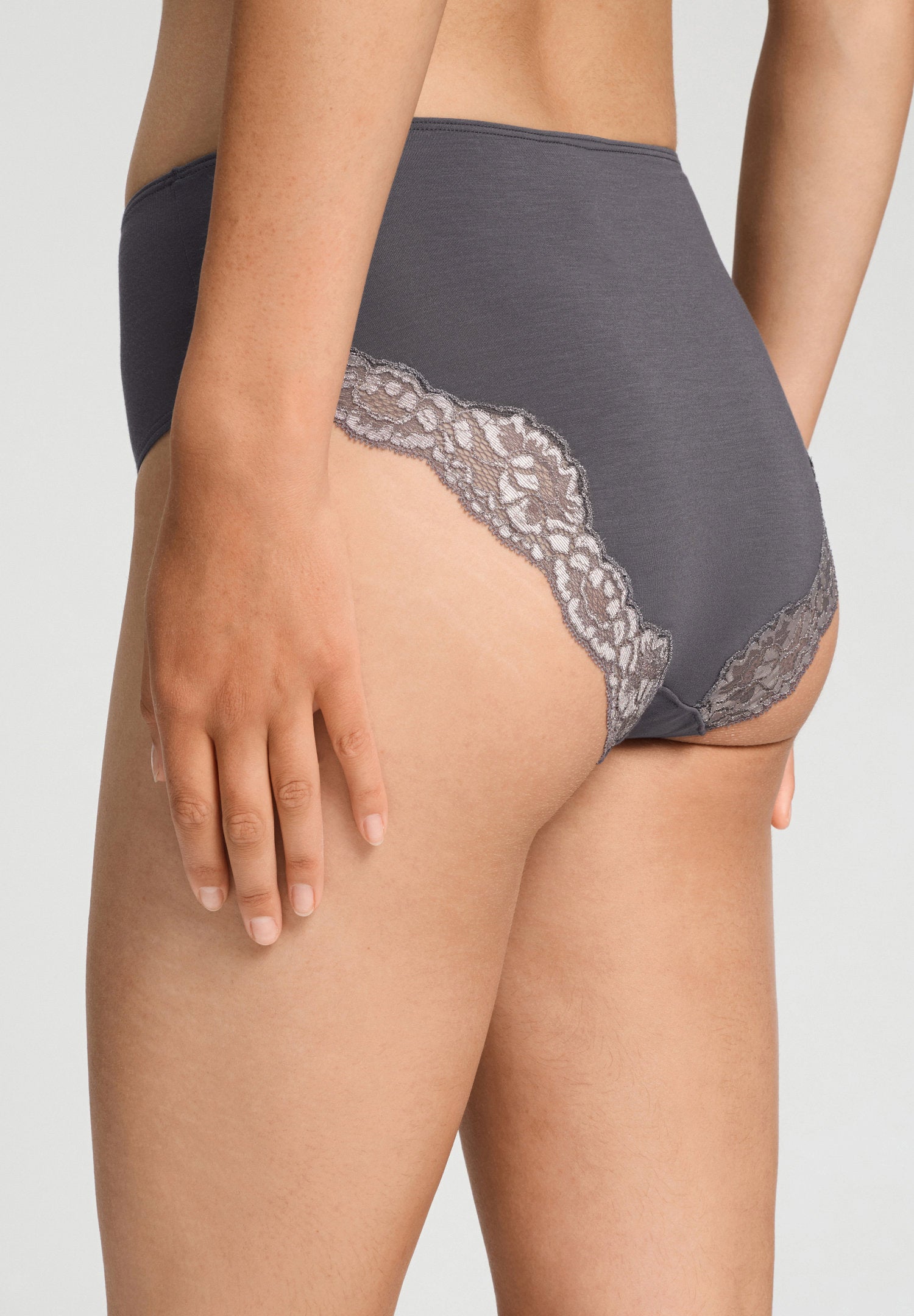 hanro-dana-midi-slip-boulevard-tencel-spitze-damen image 4