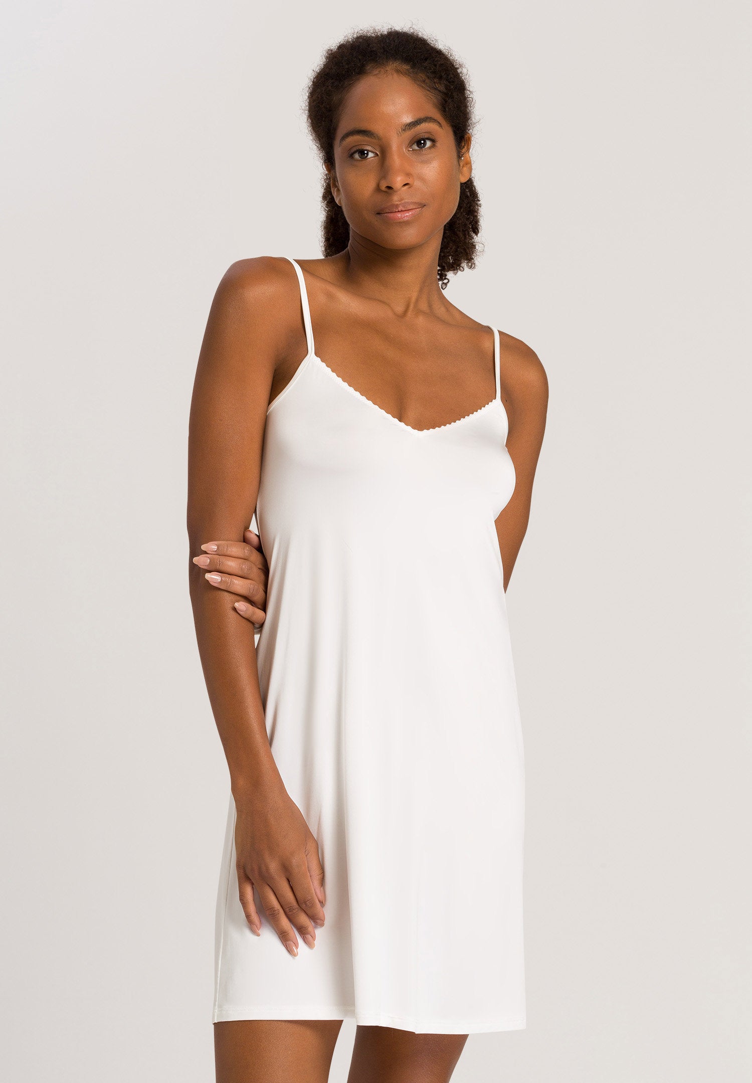 hanro-satin-deluxe-bodydress-85cm-unterkleid-off-white-viskose image 2