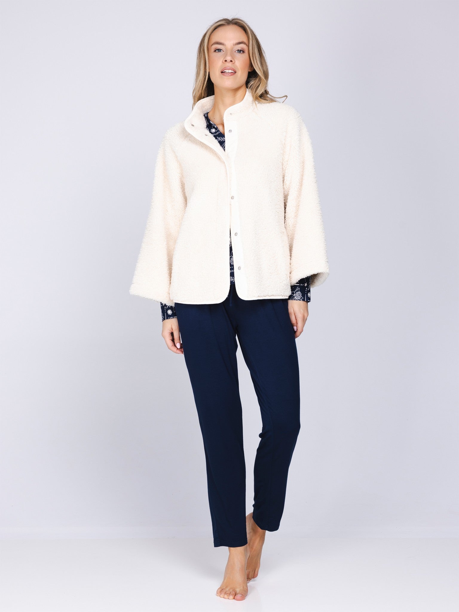 pastunette-premium-lounge-weste-wei-hausjacke image 4