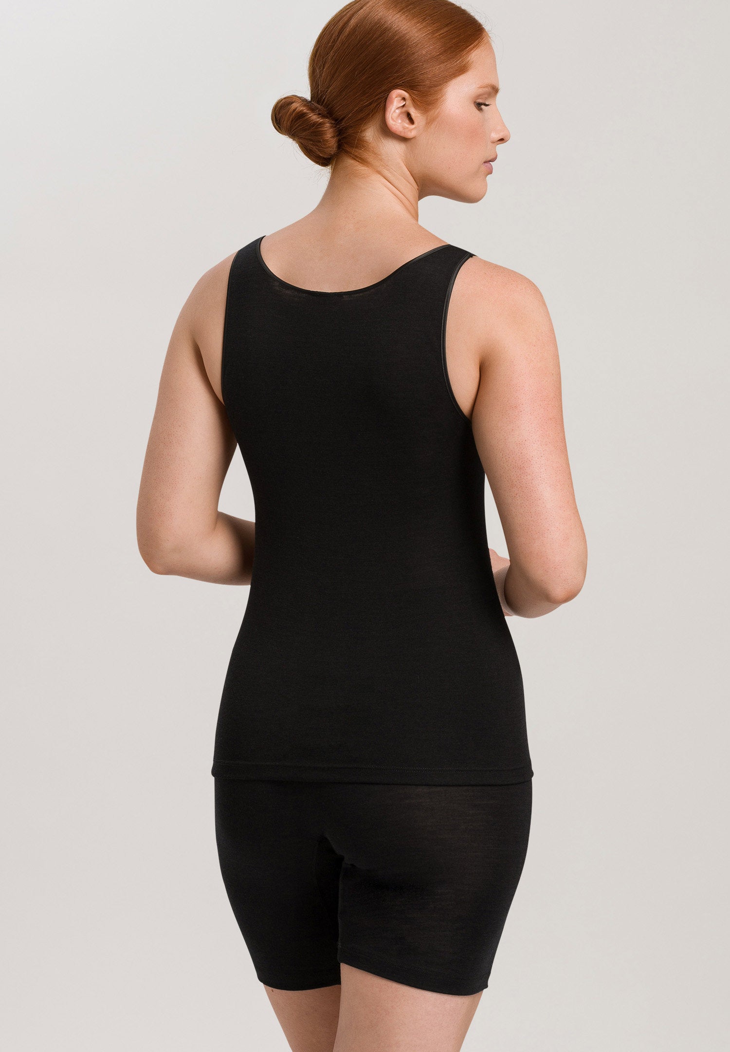 hanro-woolen-silk-tank-top-schwarz-wolle-seide-nahtlos image 4