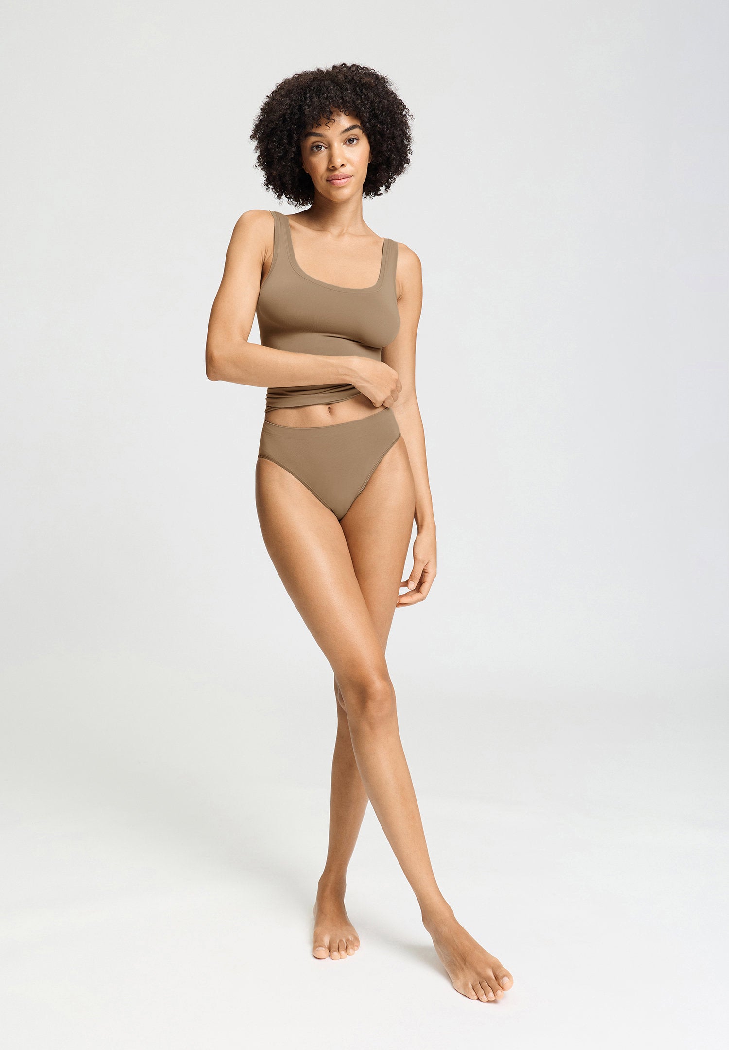 hanro-touch-feeling-tank-top-suede-camel-microfaser image 5