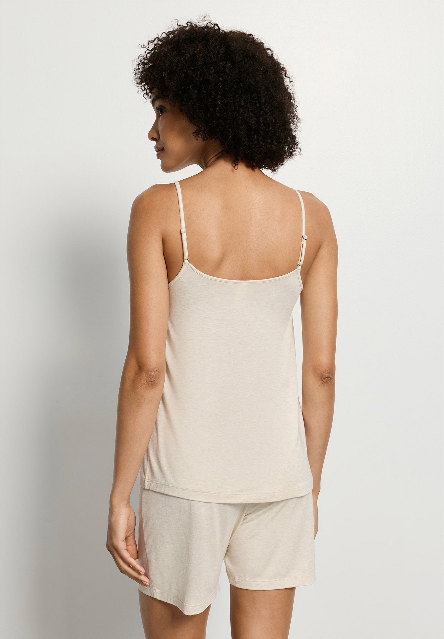 hanro-natural-elegance-shorty-pyjama-summer-sand-melange-viskose image 4