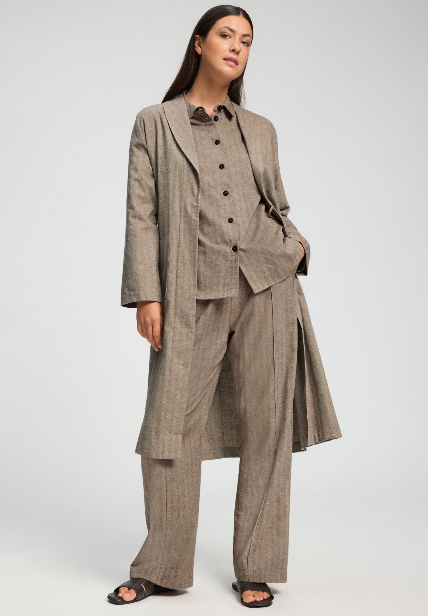 hanro-woolen-luxury-robe-115cm-earthy-woven-merinowolle-damen image 5