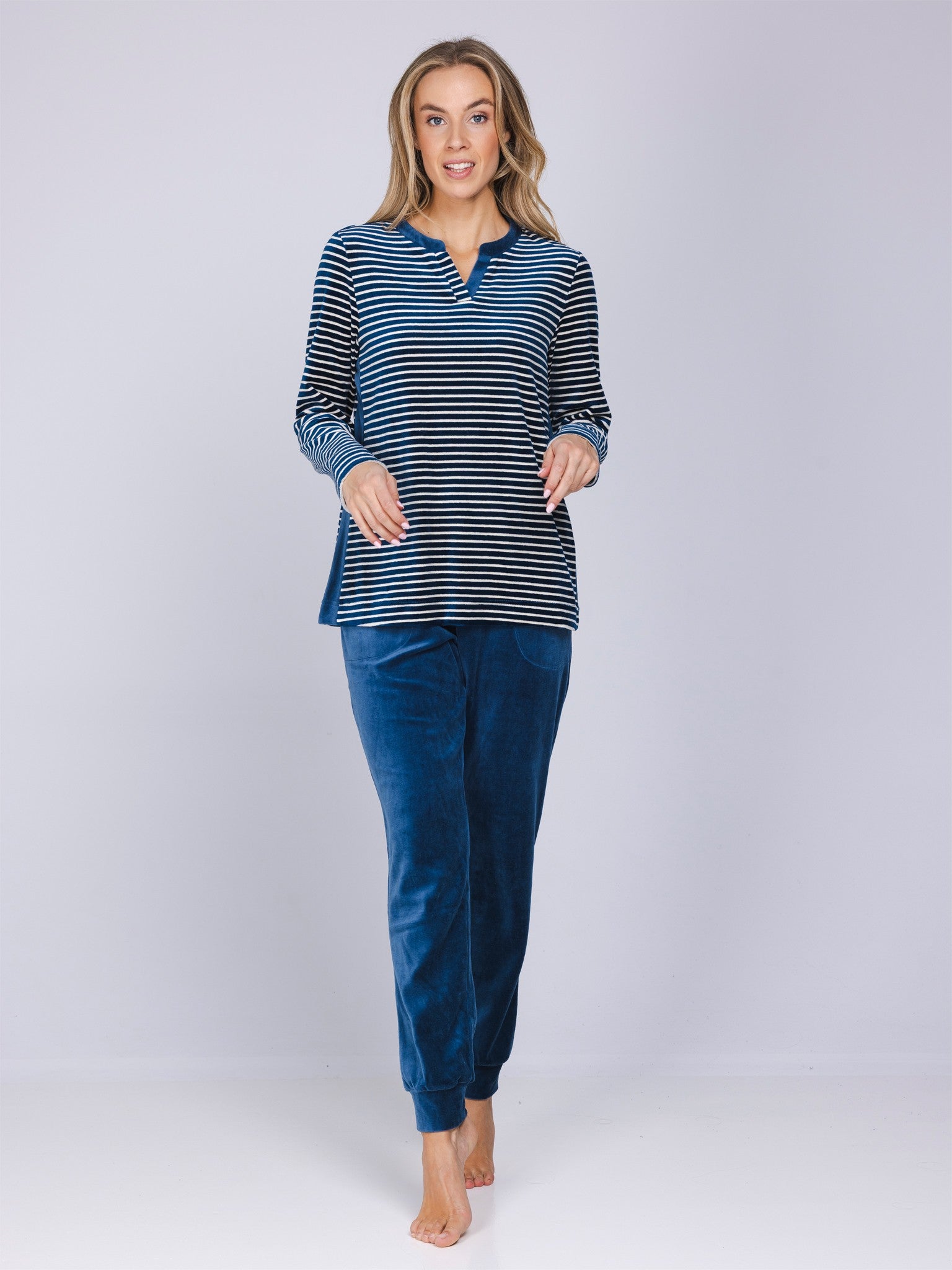 pastunette-nordic-bloom-pyjama-damen-blau-velours-gestreift image 3