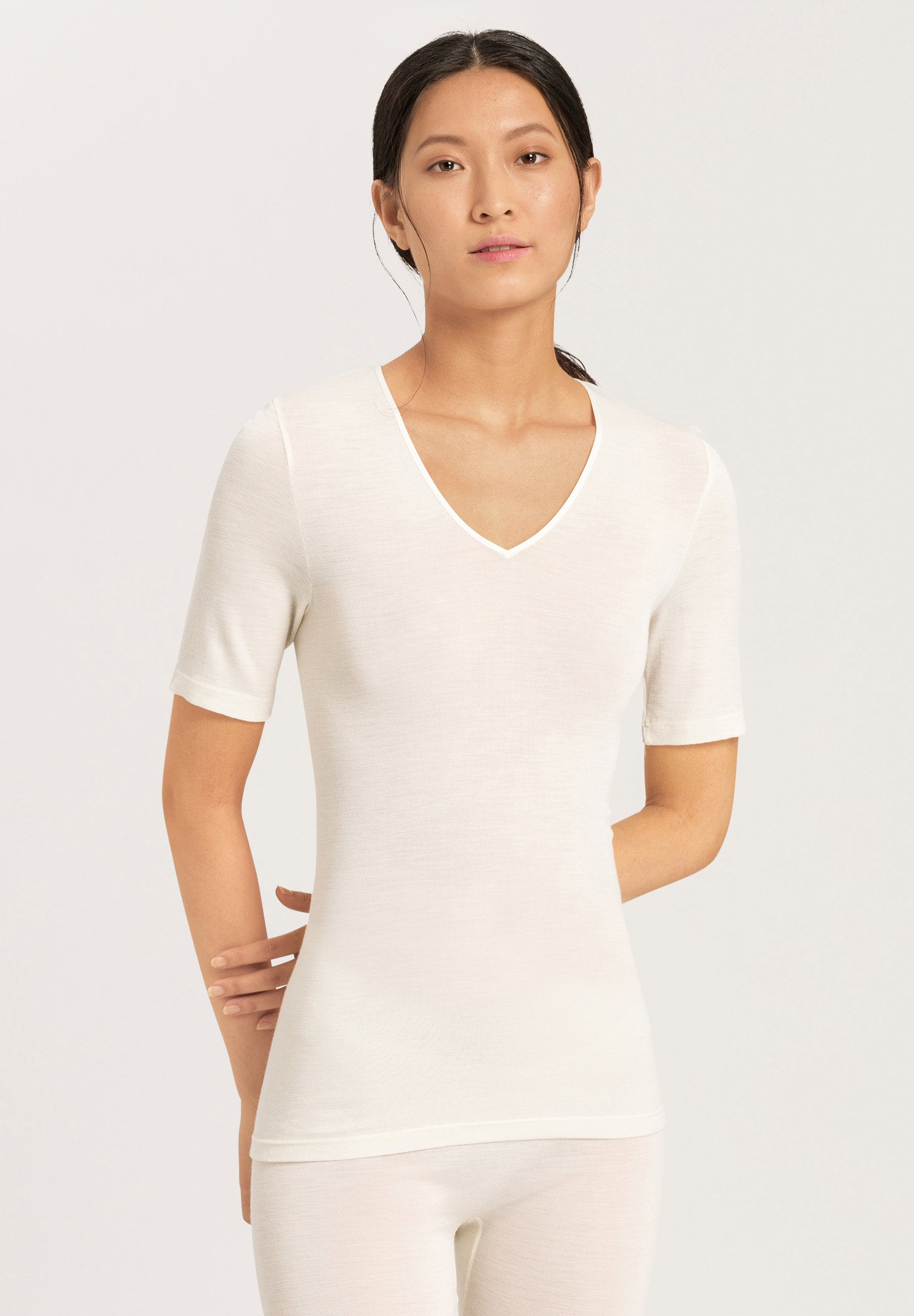hanro-woolen-silk-shirt-damen-kurzarm-cygne-wolle-seide image 2