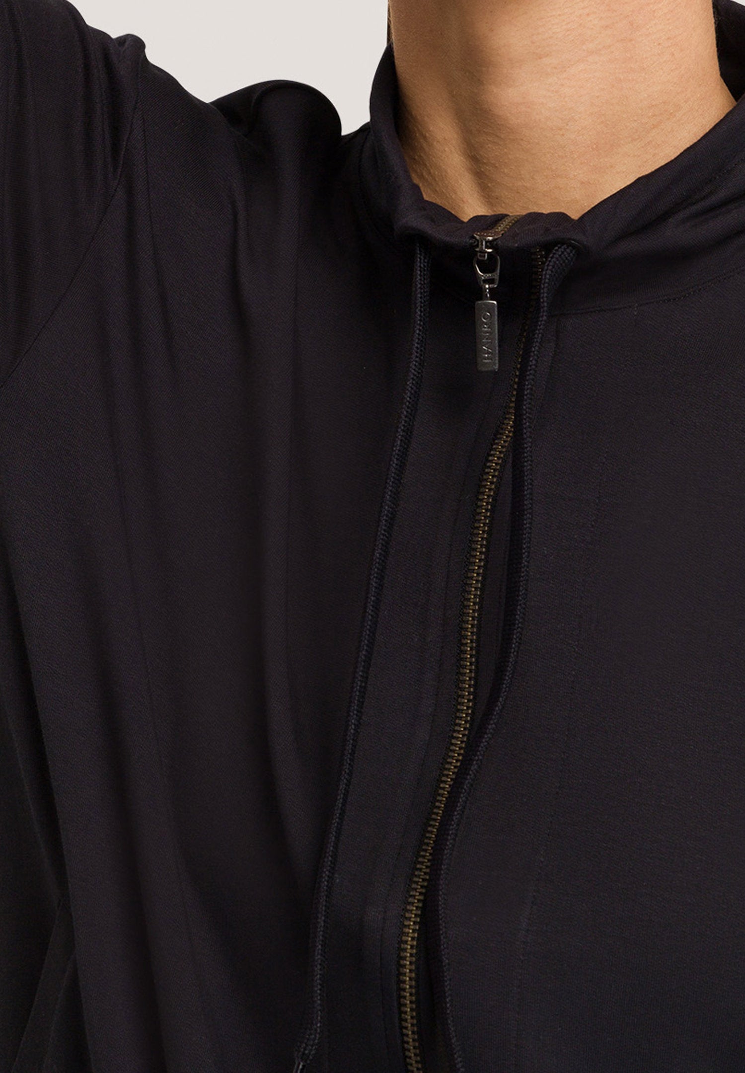 hanro-balance-cardigan-damenjacke-black-beauty-modal image 6