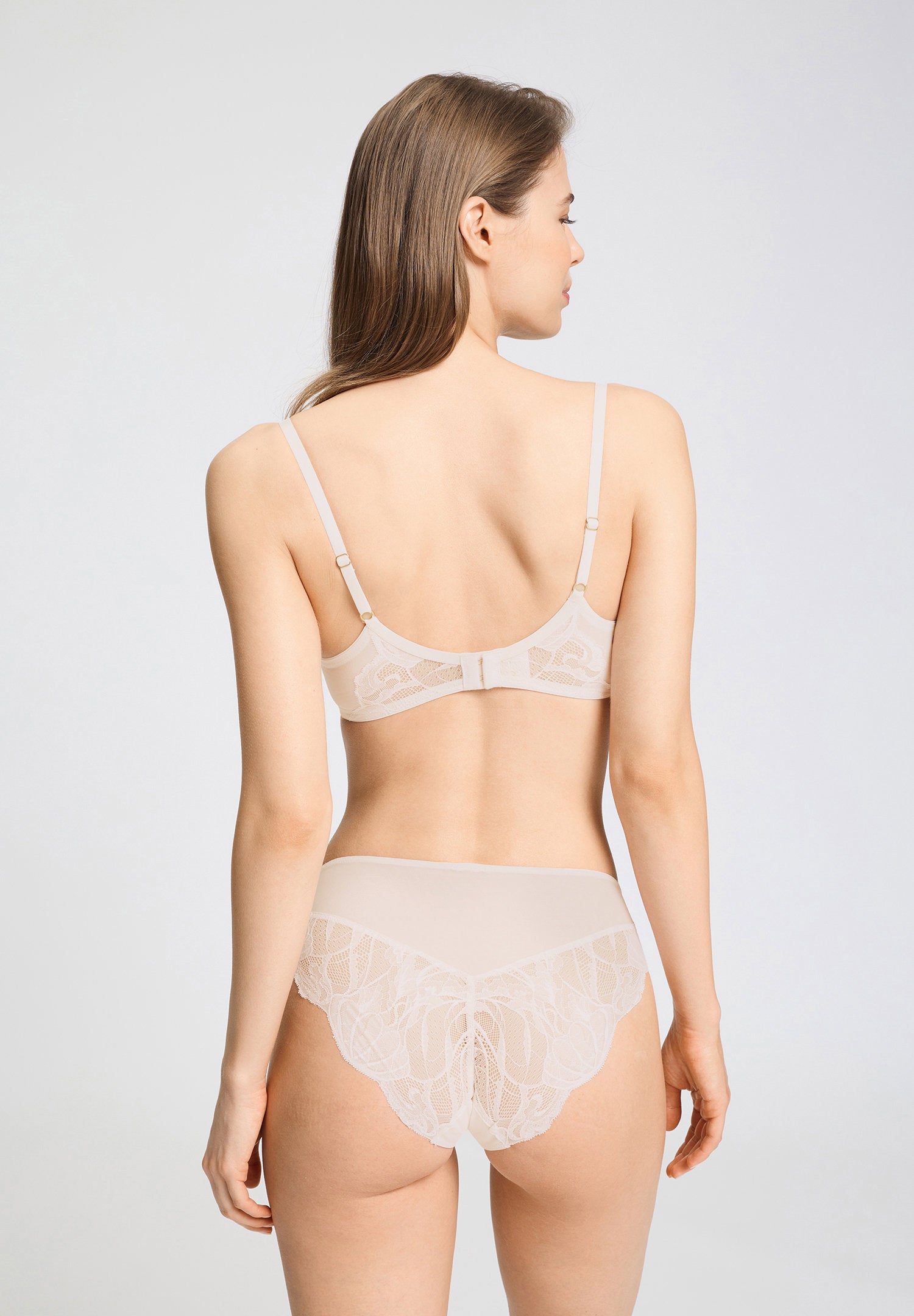 hanro-lysia-b-gel-bh-damen-moonlight-balconette-spitze image 4