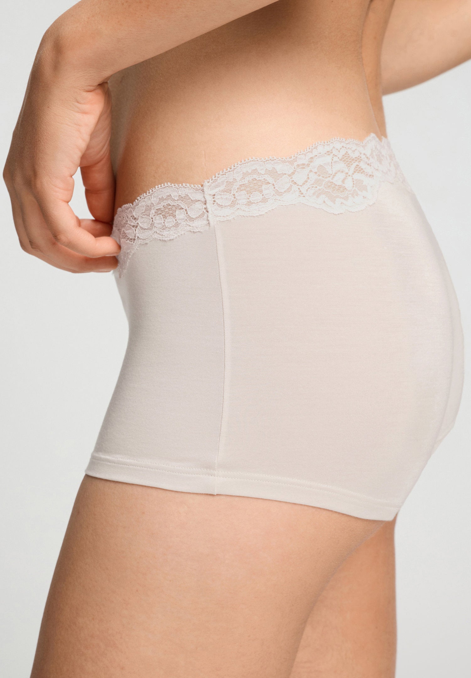 hanro-dana-panty-slip-moonlight-mit-spitze-aus-tencel image 6