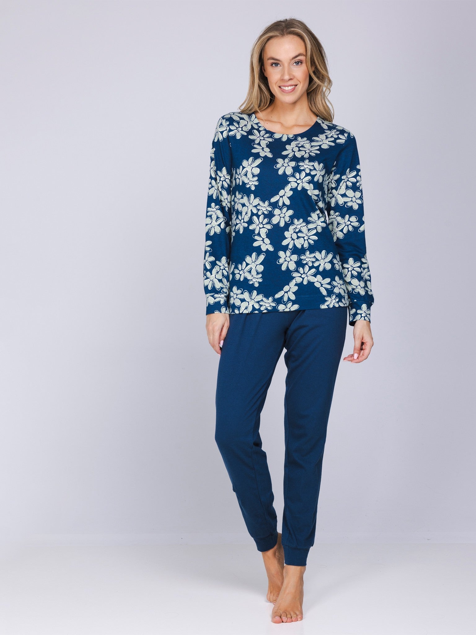 pastunette-nordic-bloom-pyjama-blau-blumen-biobaumwolle image 3