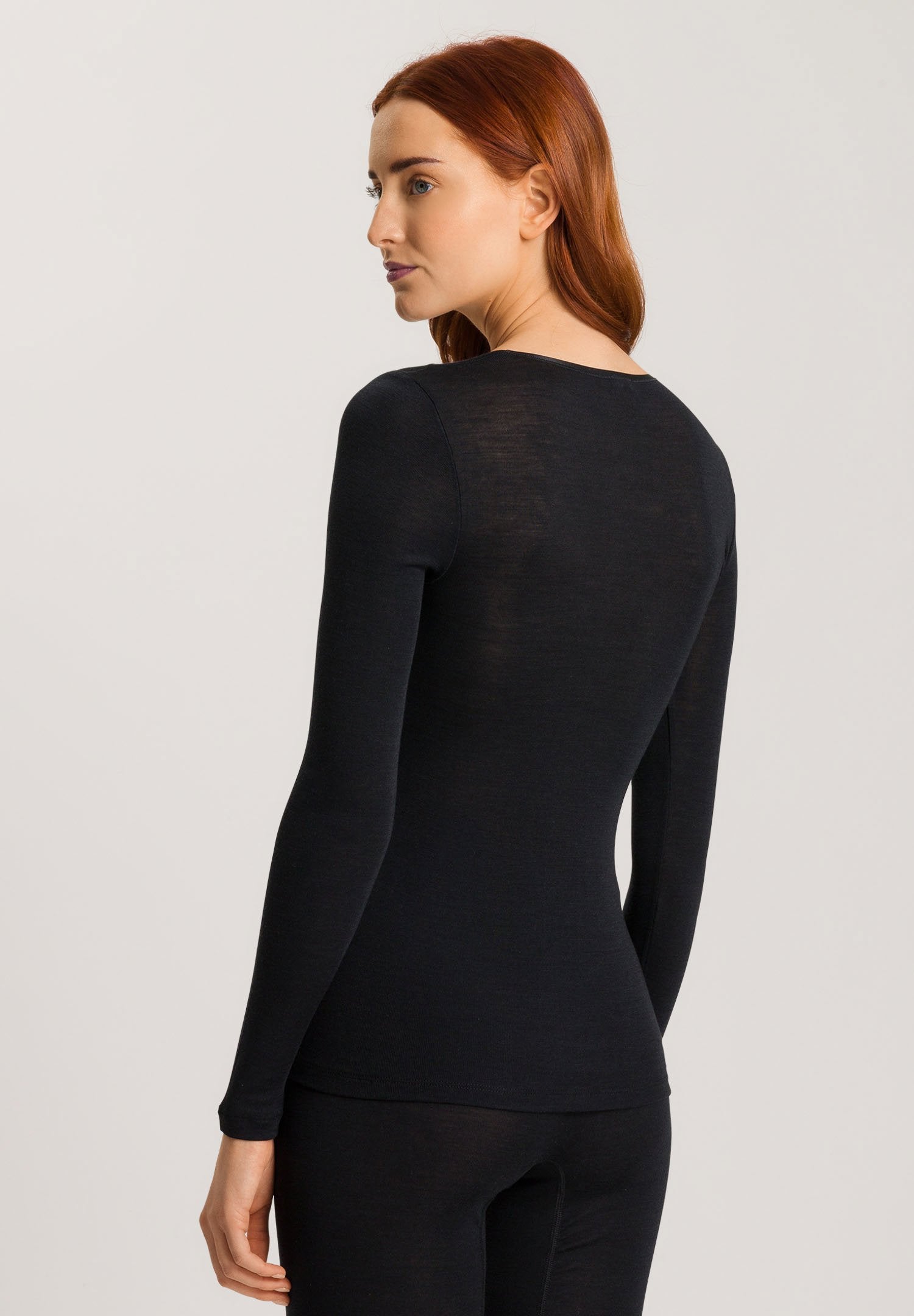hanro-woolen-silk-langarmshirt-071522-shirt-schwarz-stickerei-wolle image 4