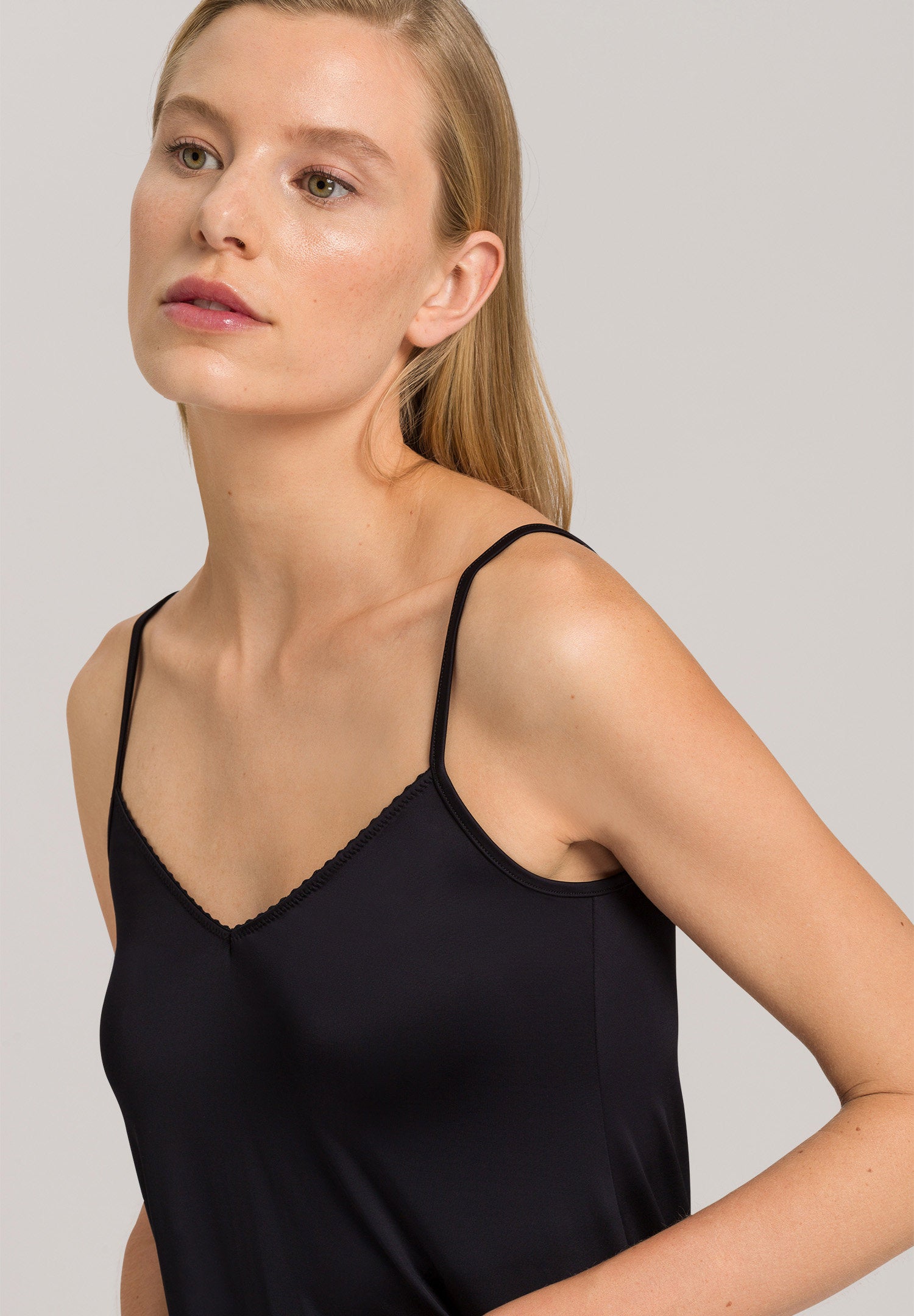hanro-satin-deluxe-bodydress-85cm-unterkleid-schwarz image 6