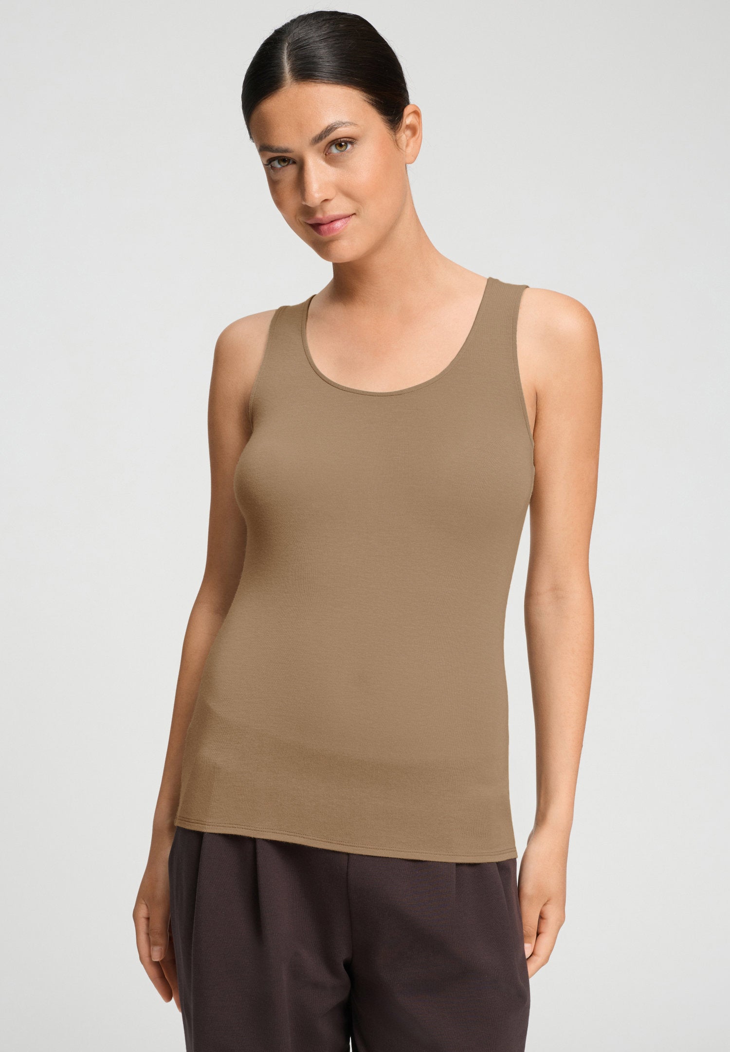 hanro-ultralight-wool-tank-top-damen-suede-camel-merinowolle image 2