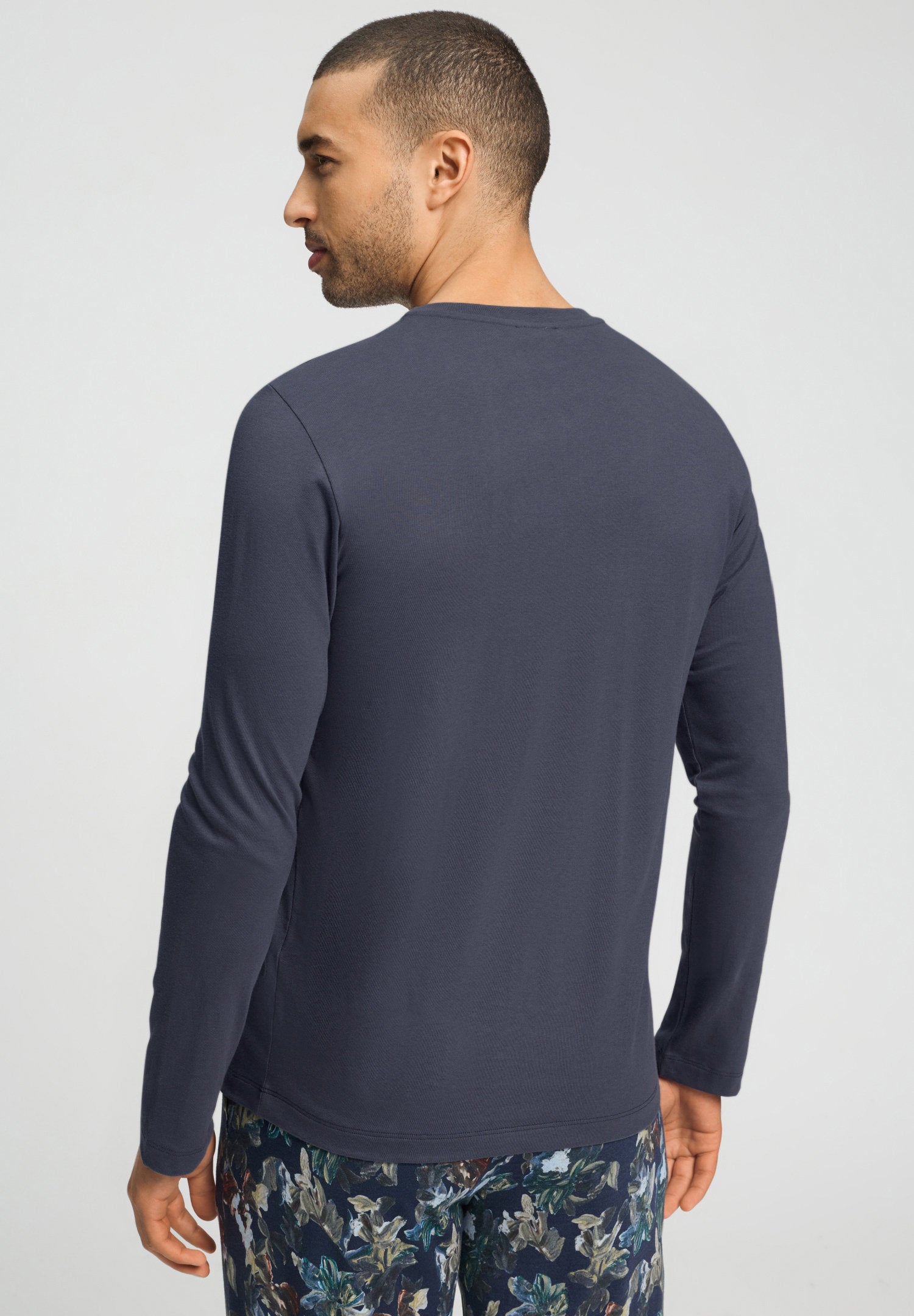 hanro-living-shirts-langarmshirt-stormy-gray-baumwolle image 4