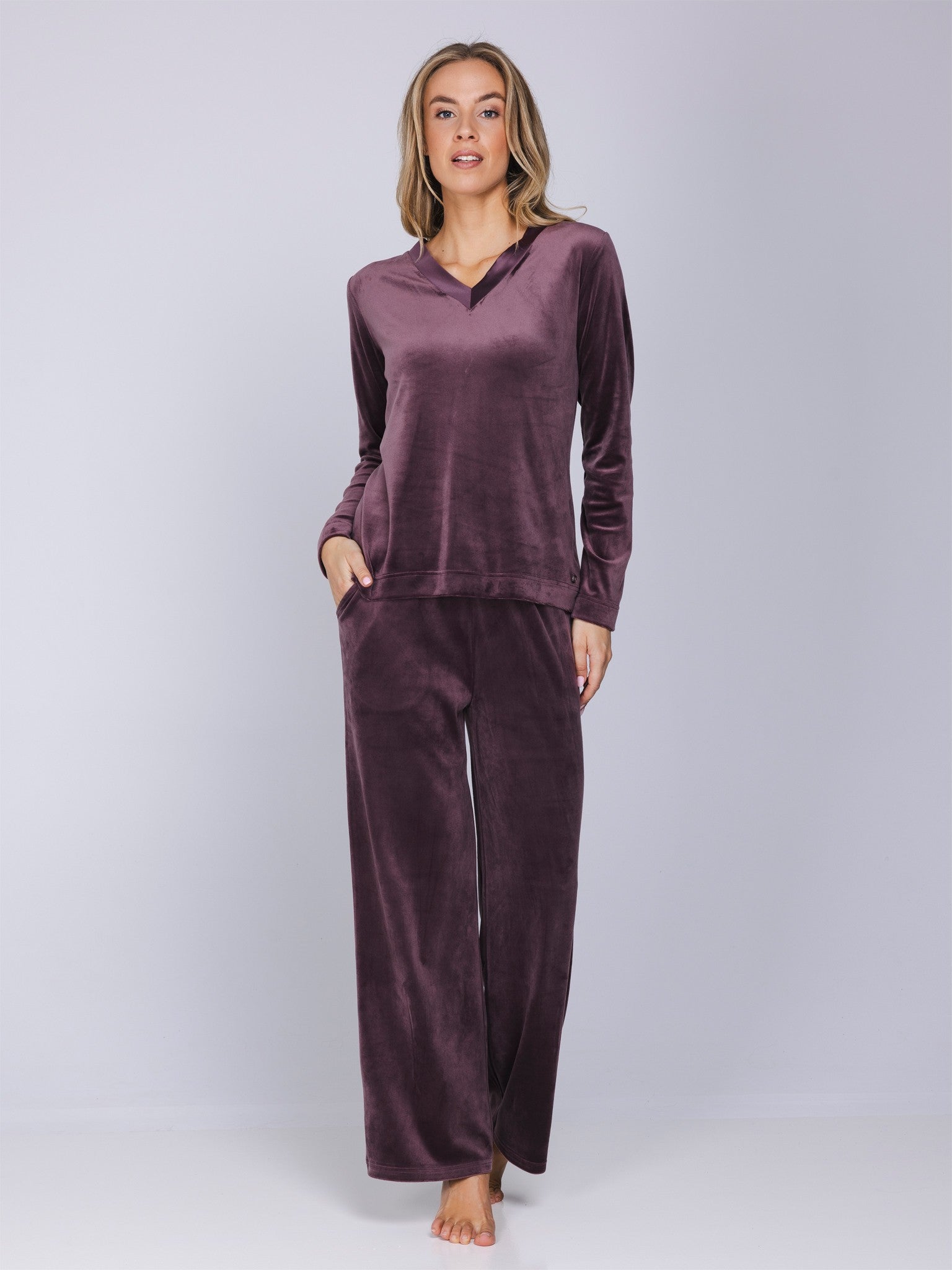 pastunette-premium-lunar-lines-pyjama-lila-velours-langarm image 3