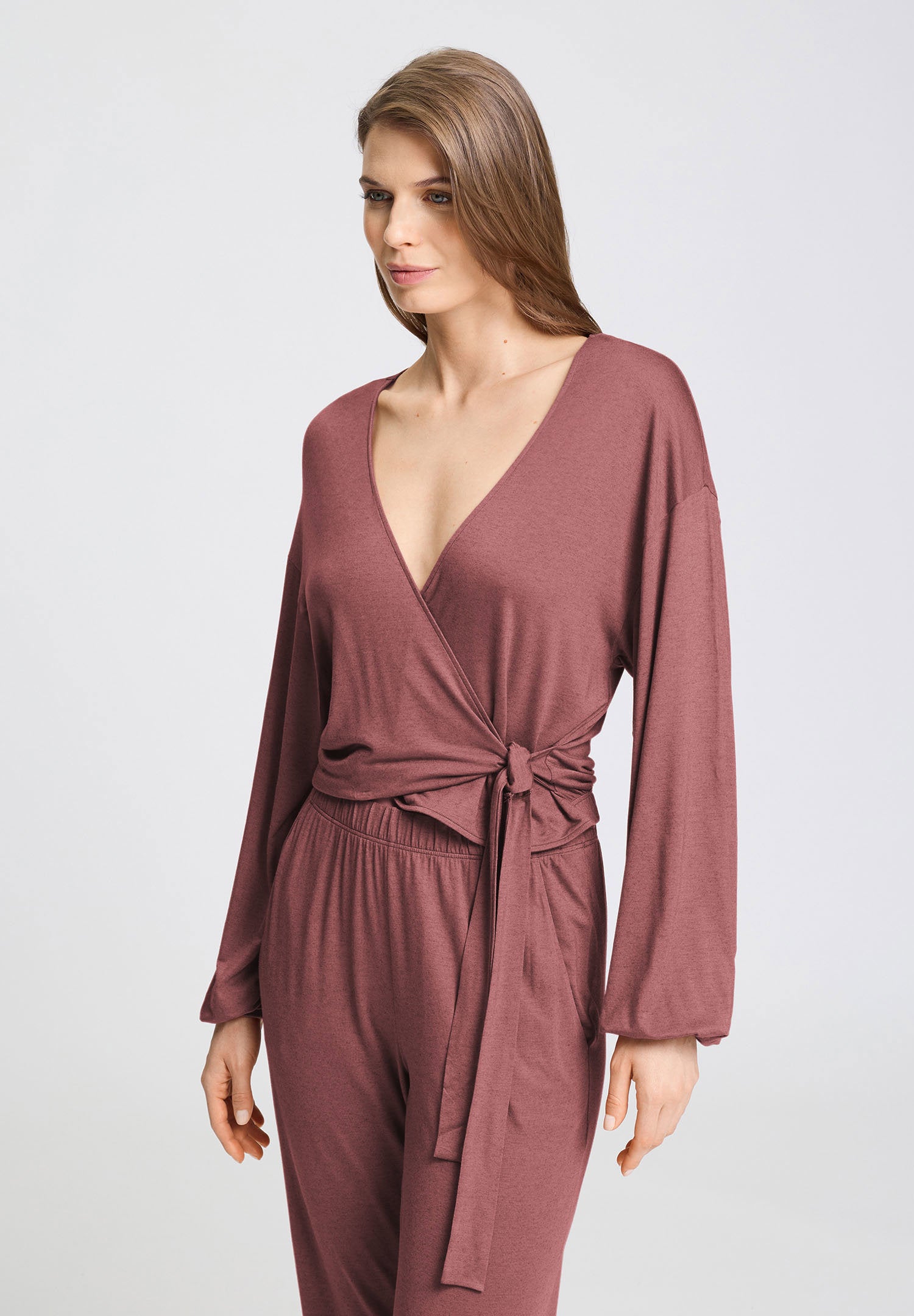 hanro-natural-wear-wickelshirt-langarm-apple-butter image 2