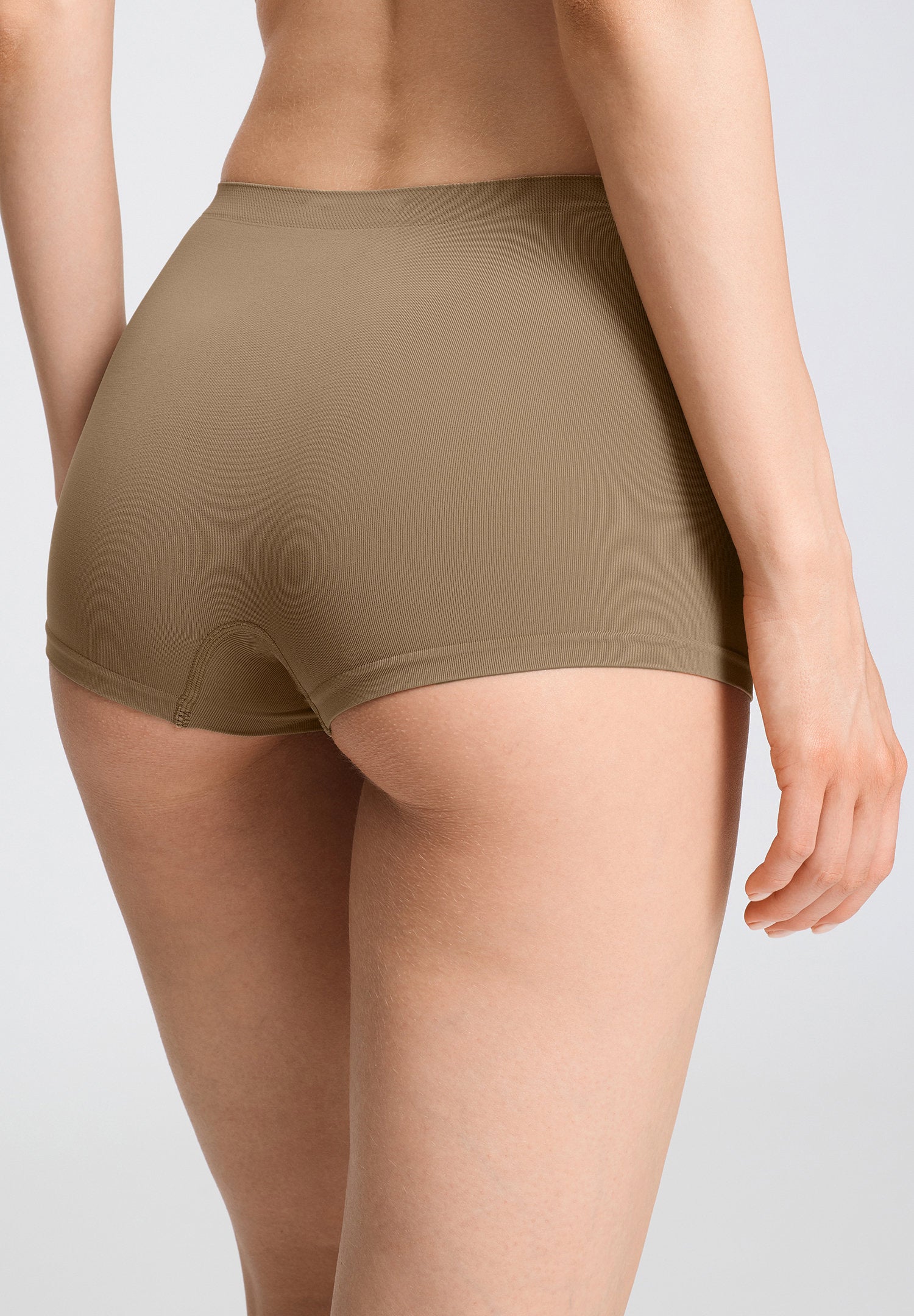 hanro-touch-feeling-panty-suede-camel-microfaser-damen image 4