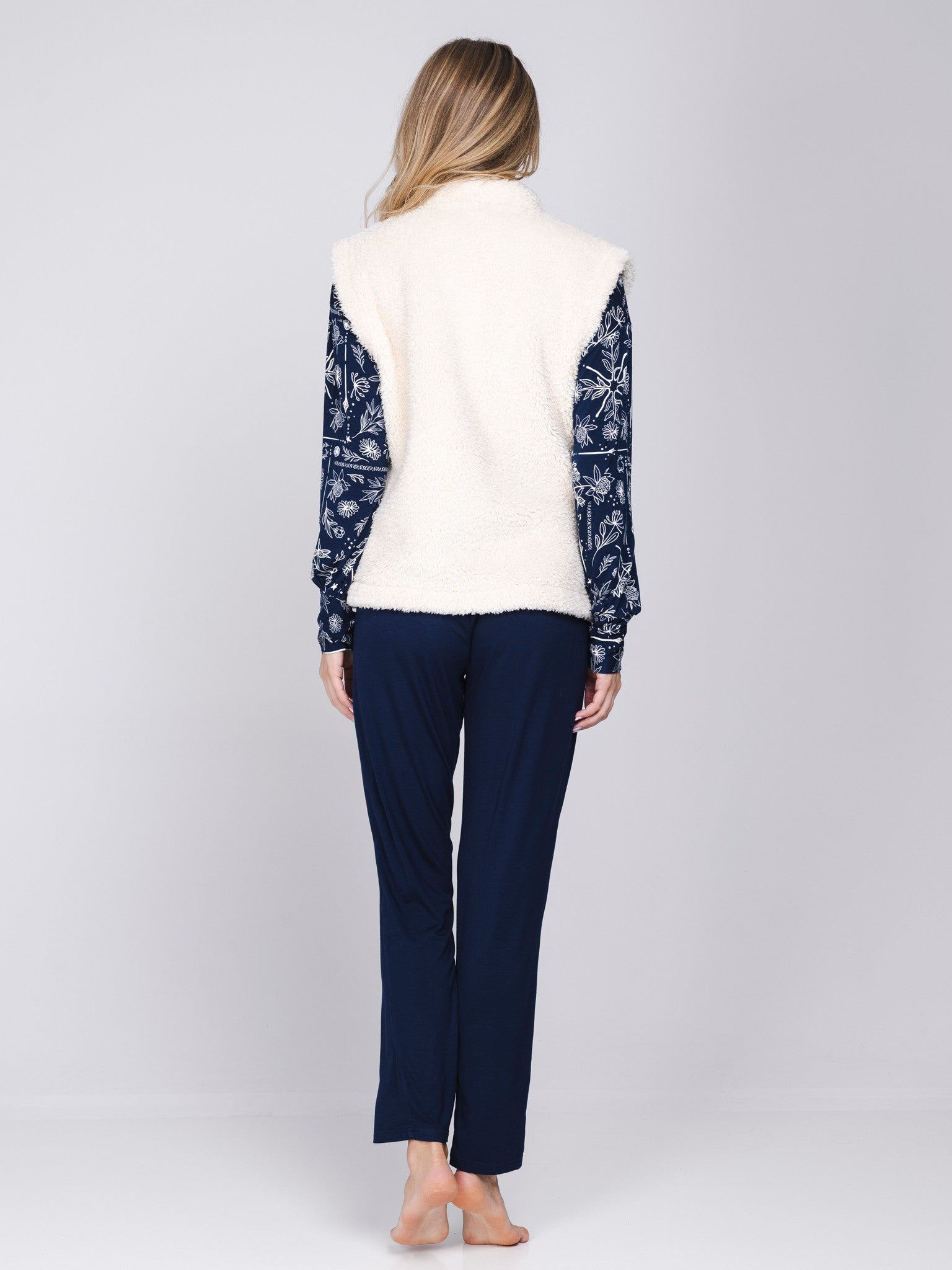 pastunette-premium-bodywarmer-wei-weste-loungewear image 7