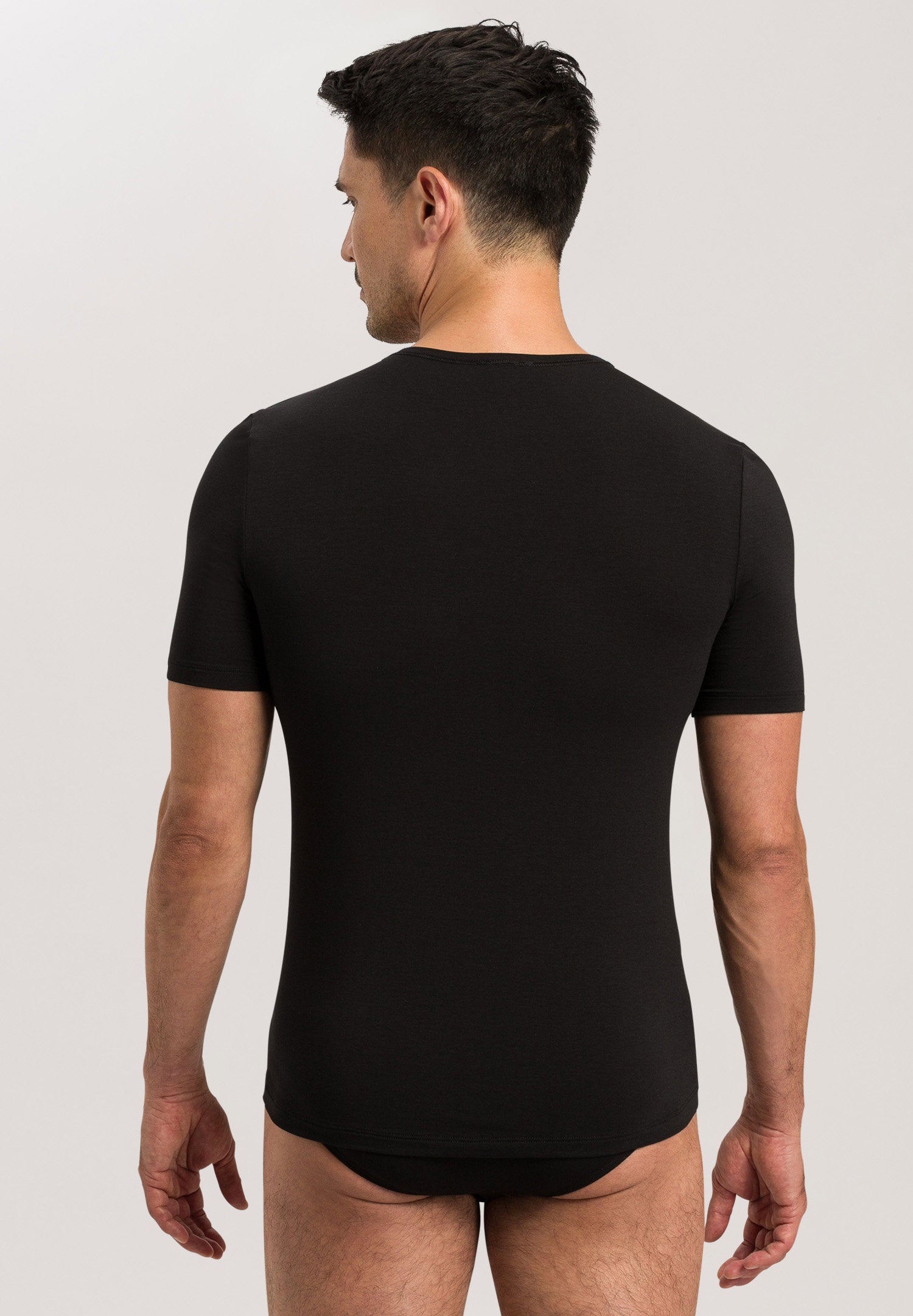 hanro-natural-function-t-shirt-v-ausschnitt-deep-black image 4