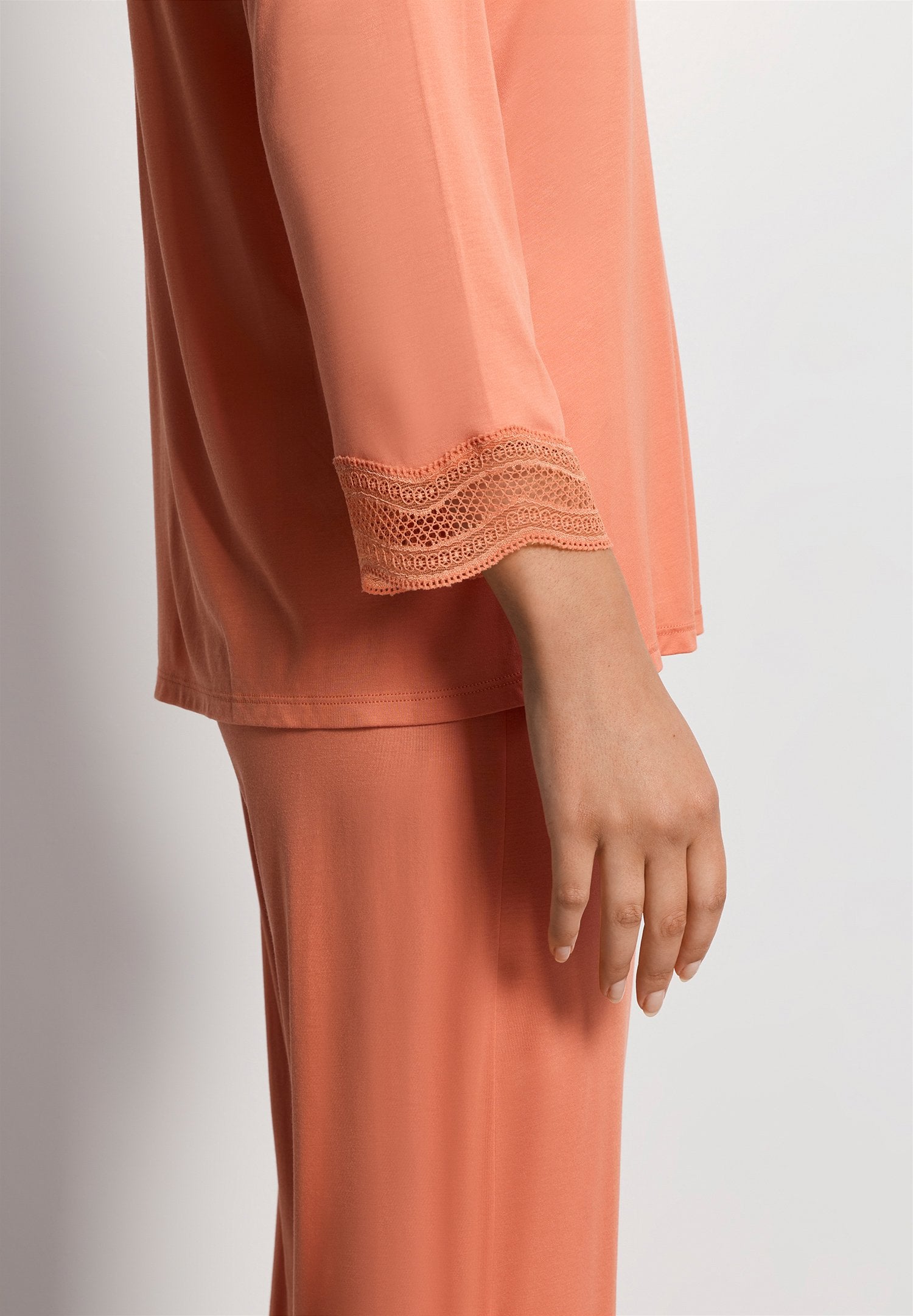 hanro-cira-pyjama-074743-damen-set-light-carnelian-tencel-spitze image 5