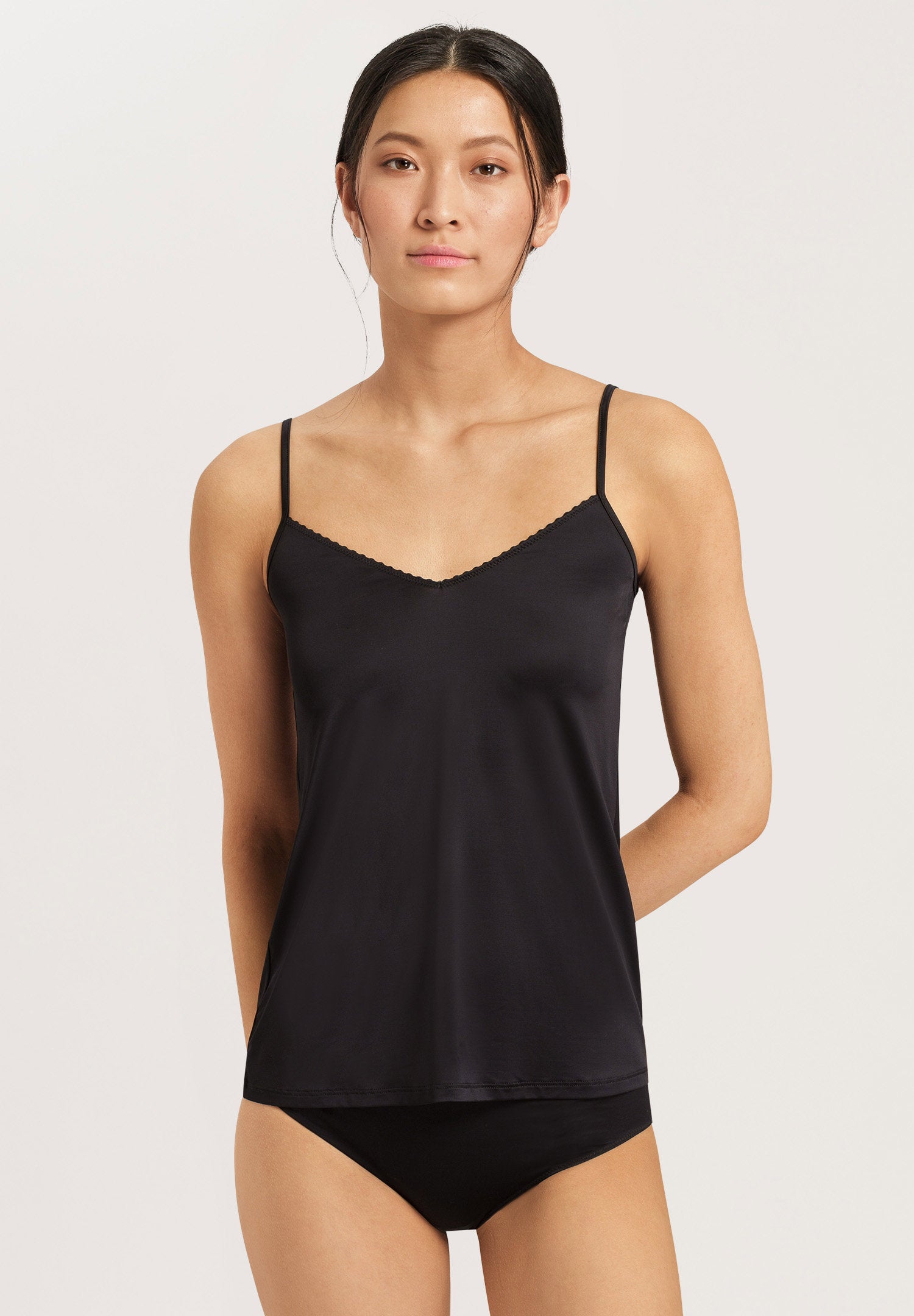 hanro-satin-deluxe-spaghettitop-071063-top-schwarz-viskose image 2