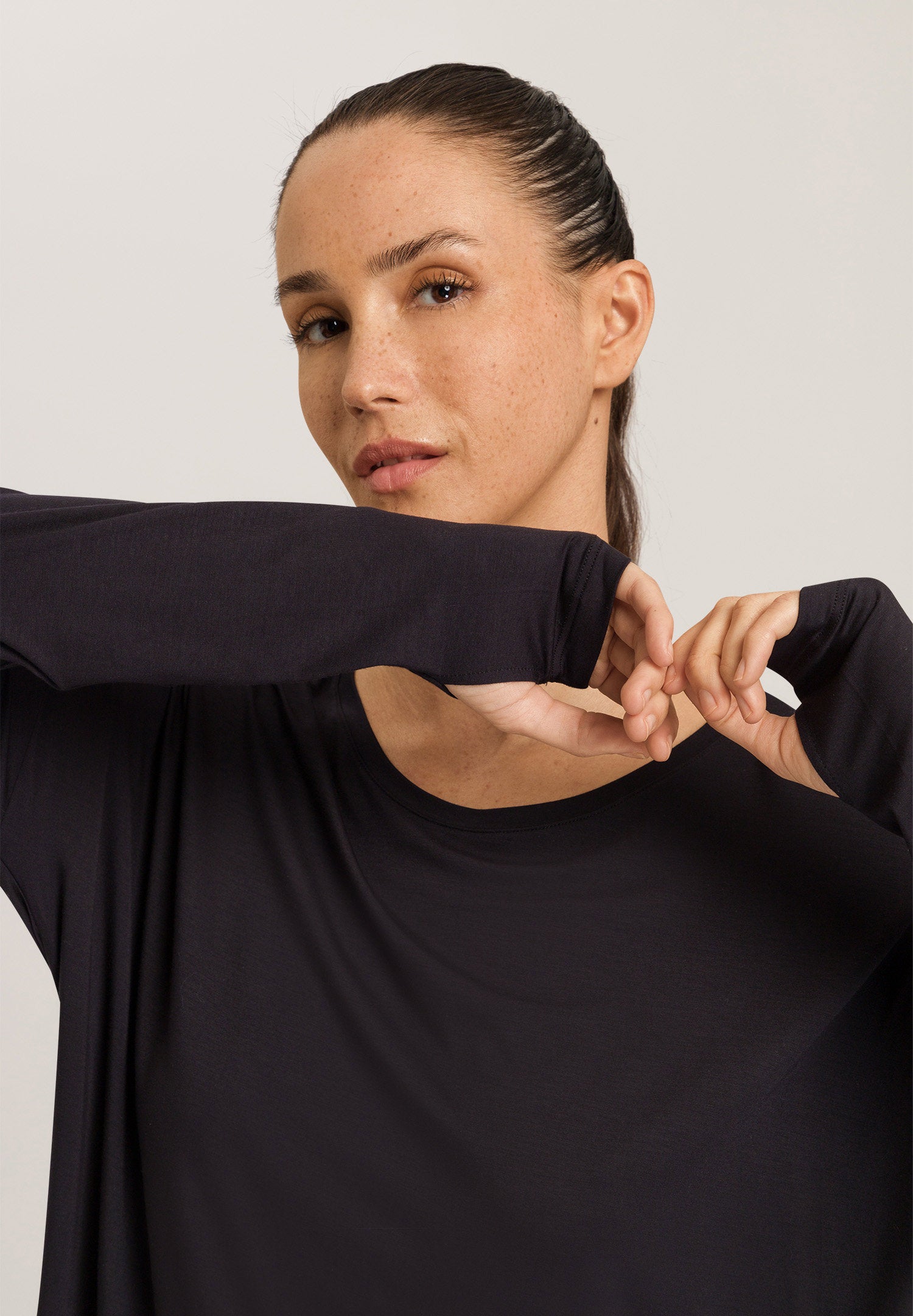 hanro-yoga-l-slv-shirt-langarmshirt-black-beauty-tencel image 6
