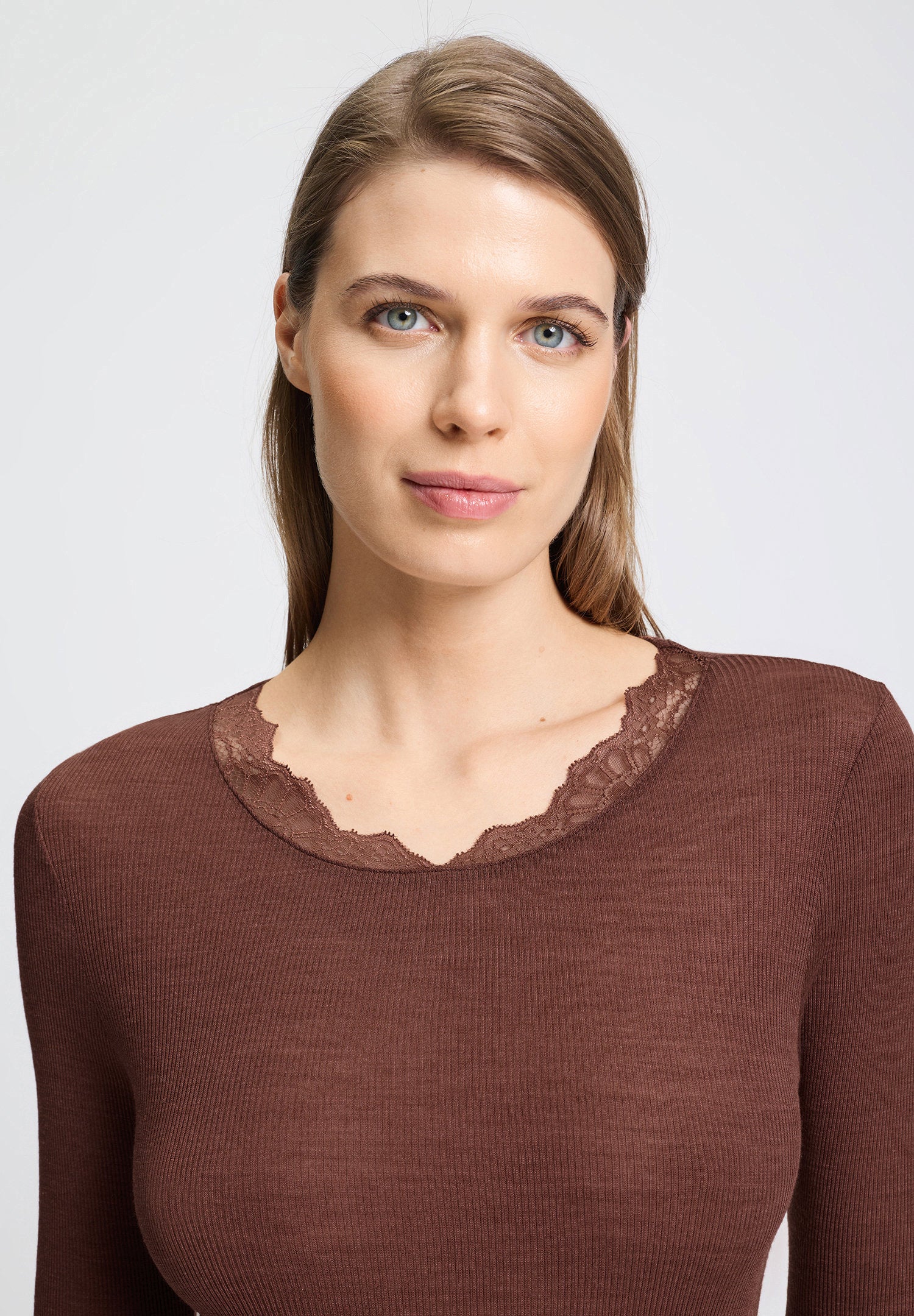 hanro-woolen-lace-shirt-damen-cinnamon-wolle-seide image 7