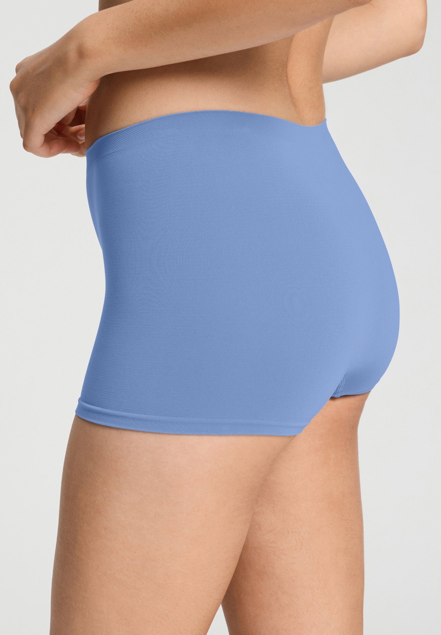 hanro-touch-feeling-panty-slip-bluebird-microfaser-nahtlos image 4