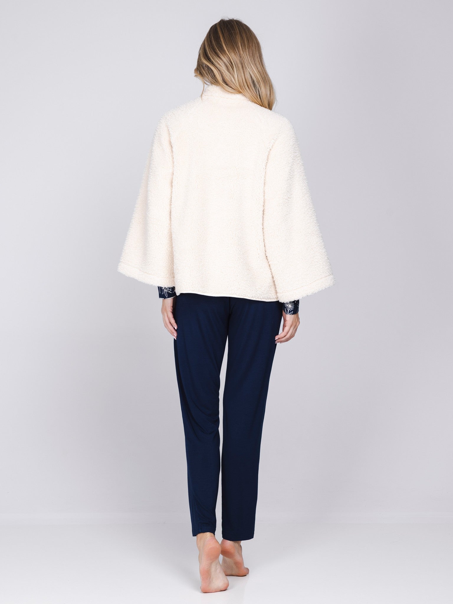 pastunette-premium-lounge-weste-wei-hausjacke image 5