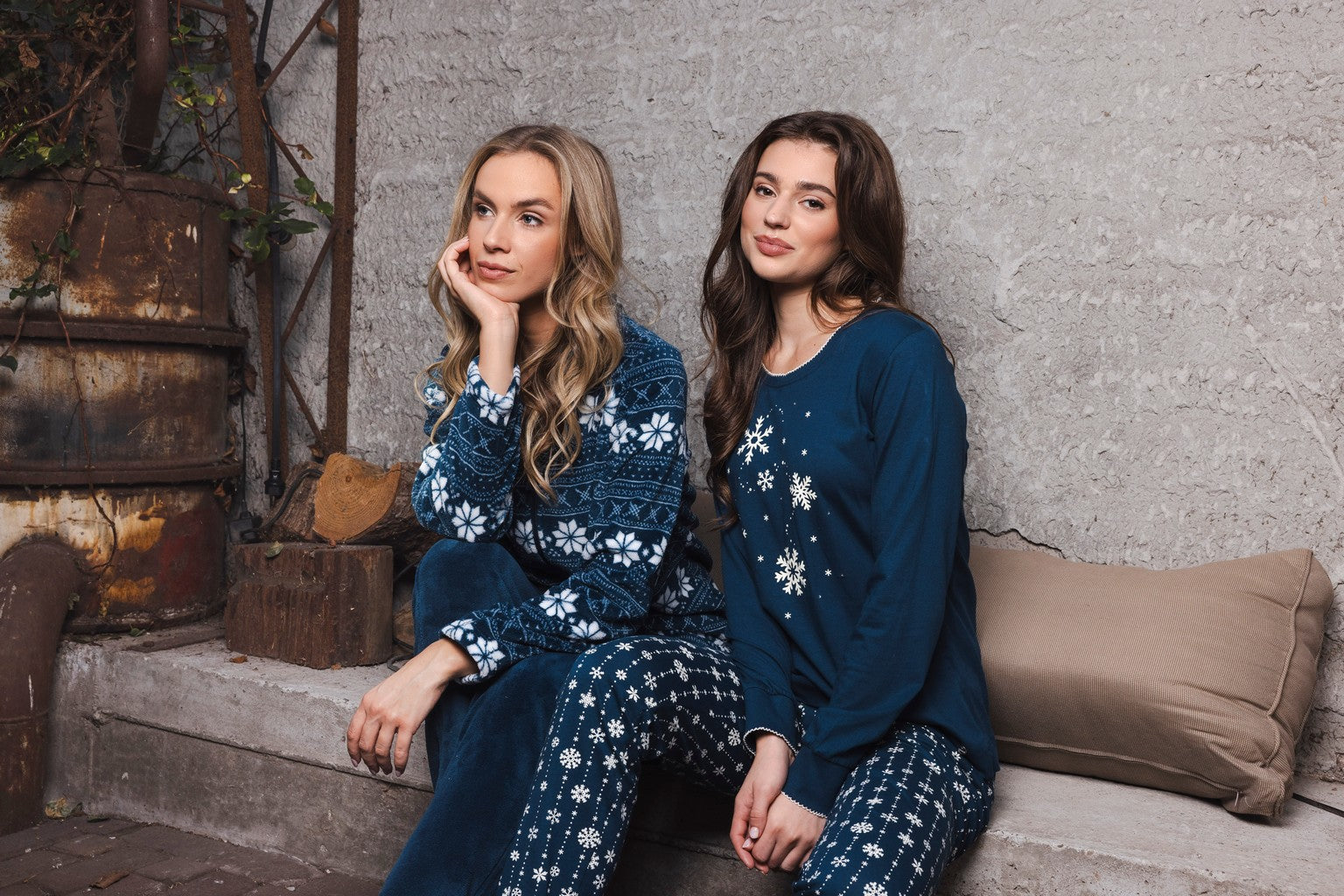 myrebelle-snowy-sparkles-pyjama-bio-baumwolle-dunkelblau image 3
