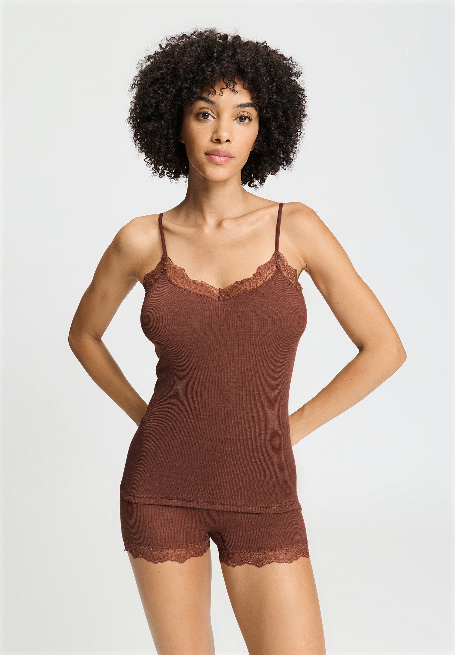 hanro-woolen-lace-spaghettitop-cinnamon-spitze image 2