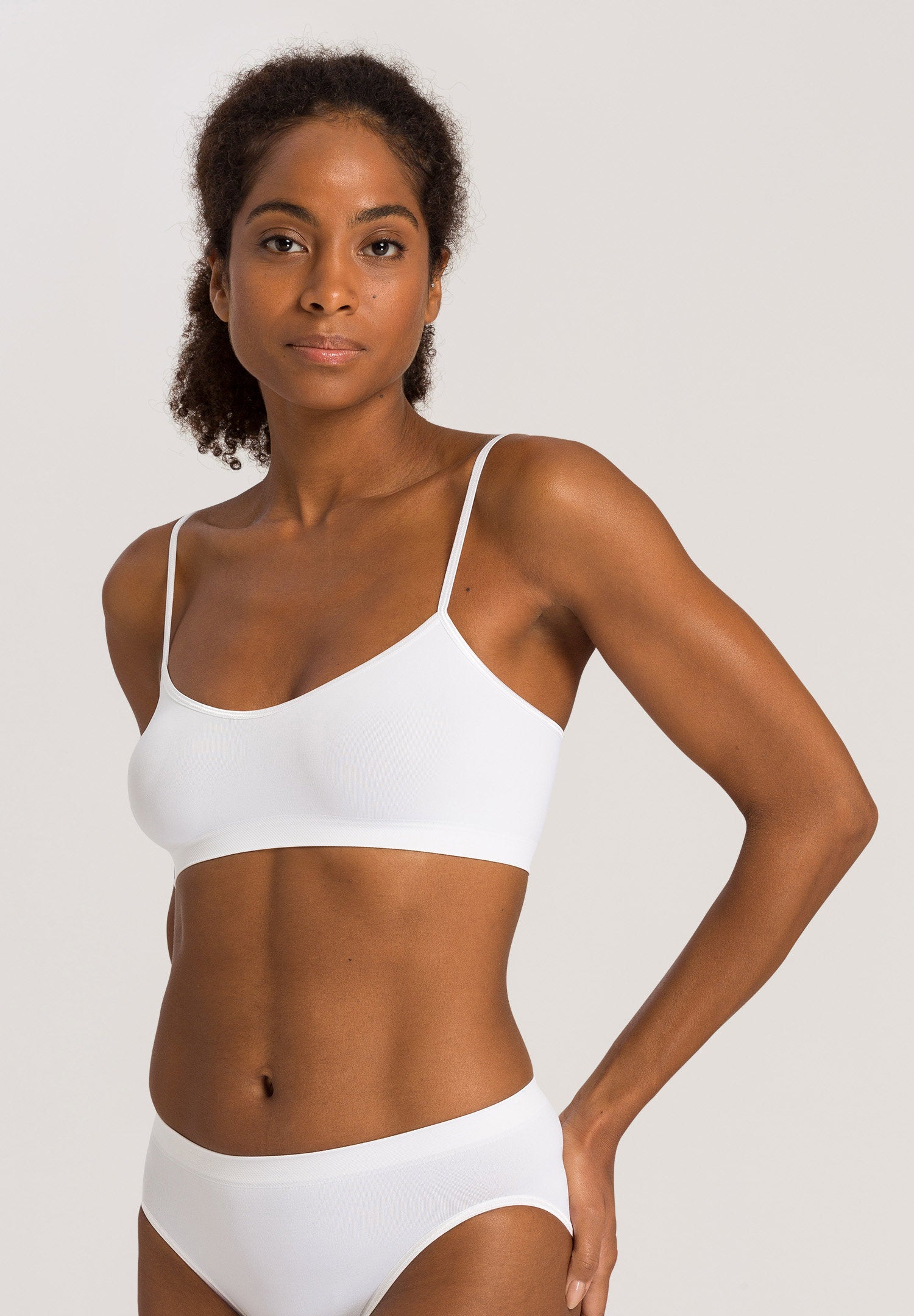 hanro-touch-feeling-crop-top-bustier-wei-mikrofaser image 2